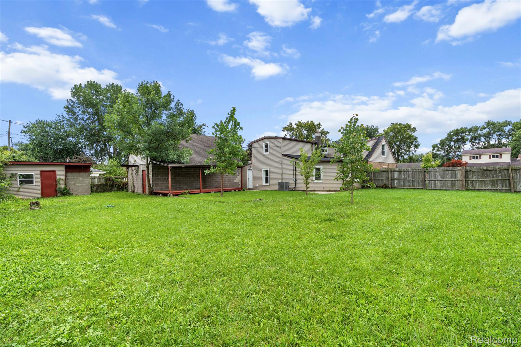 St Clair Shores City, Michigan 48082, United States, 5 Bedrooms Bedrooms, ,3 BathroomsBathrooms,Residential,Active,219943