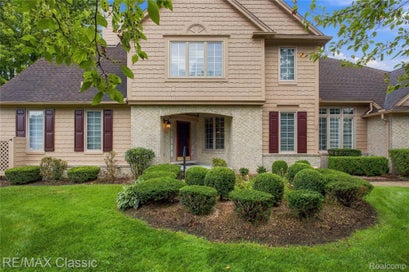 619 Windsor Run 571 Bloomfield Charter Township MI 48304