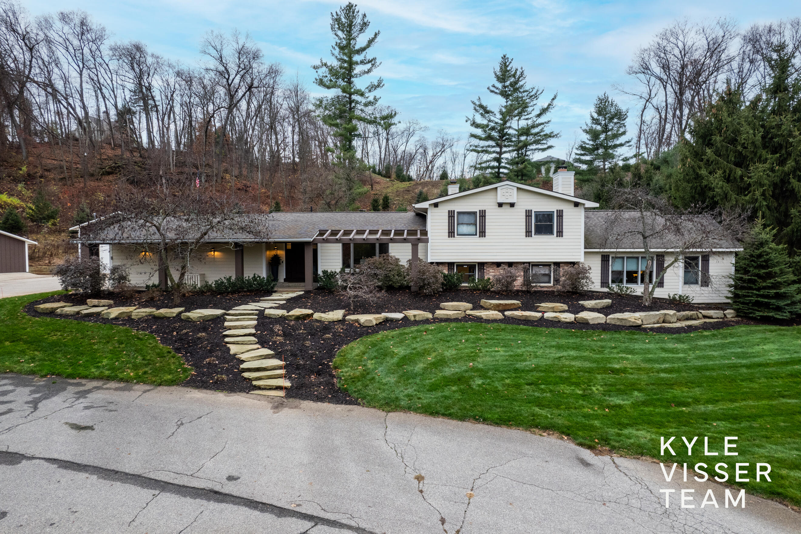 589 Grand River Drive NE
