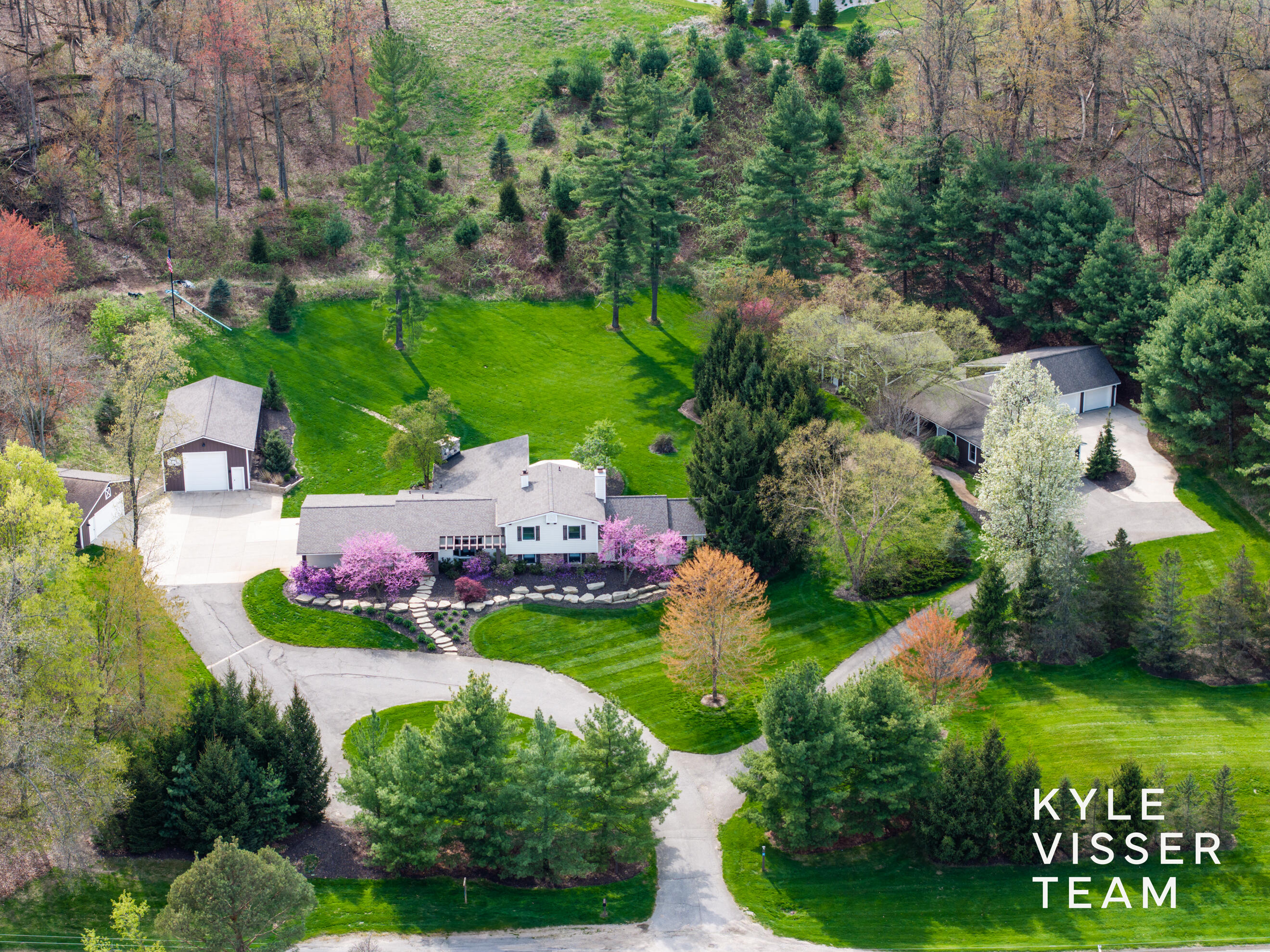 589 Grand River Drive NE