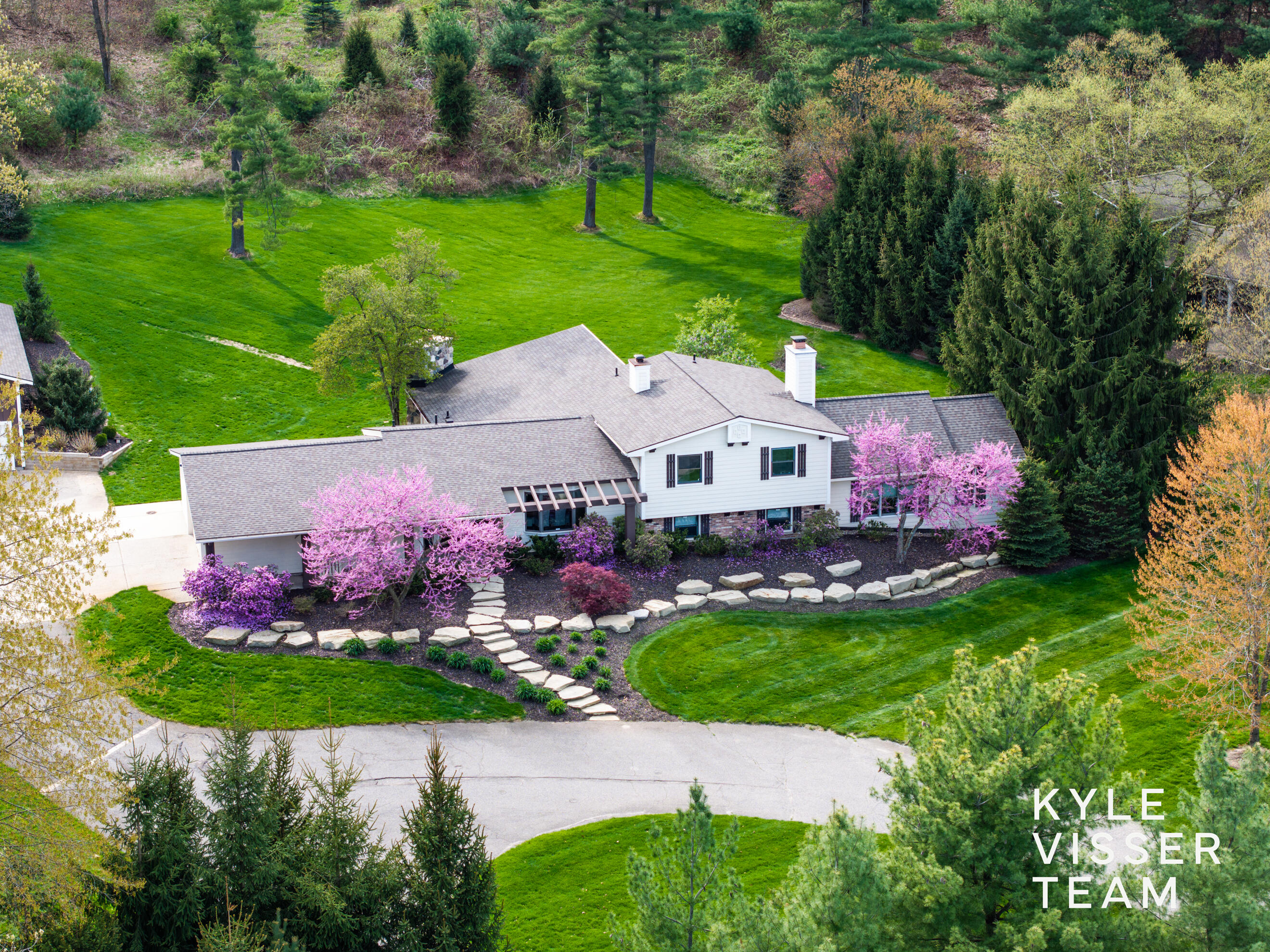 589 Grand River Drive NE