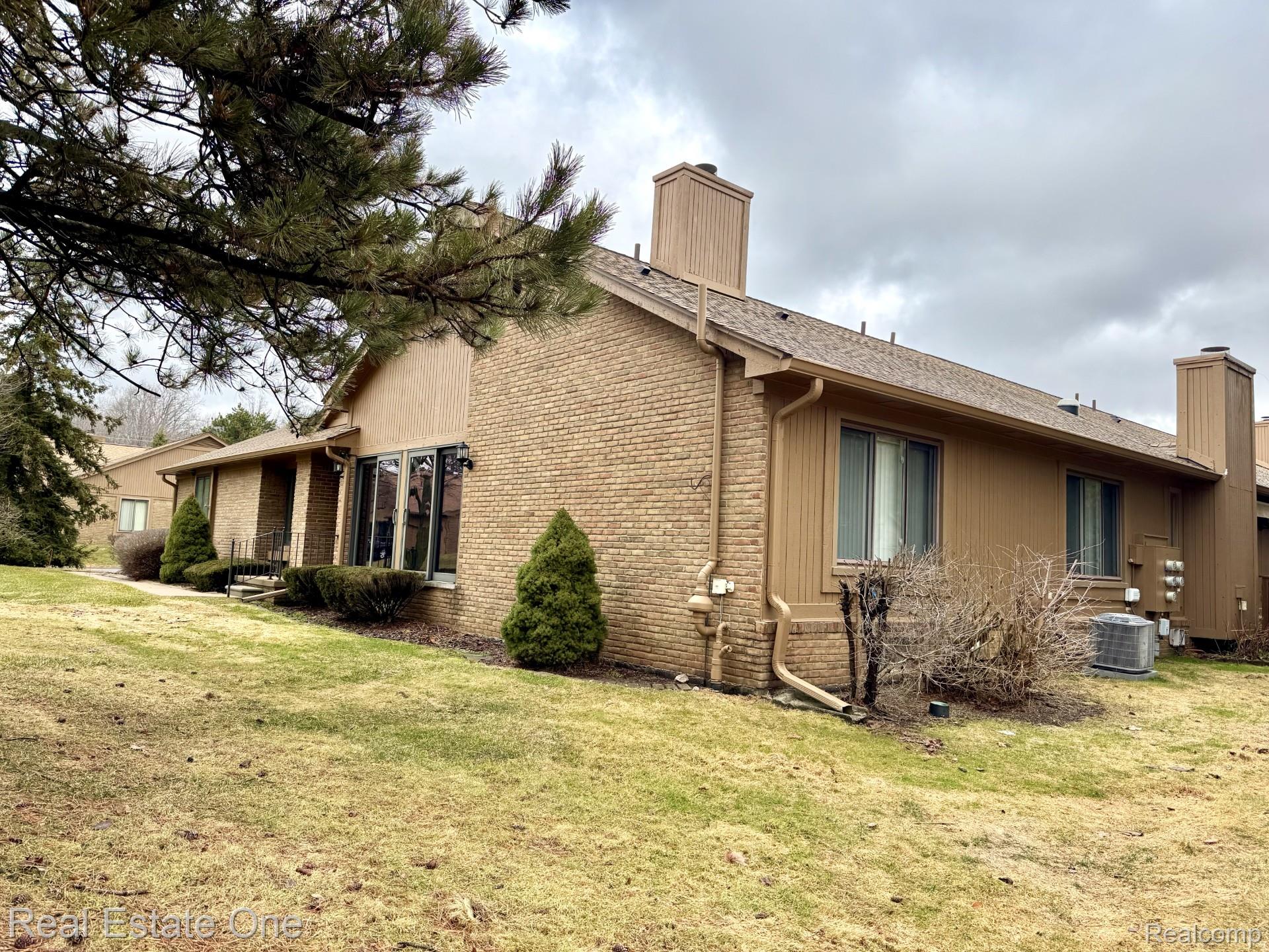 2136 London Bridge Drive