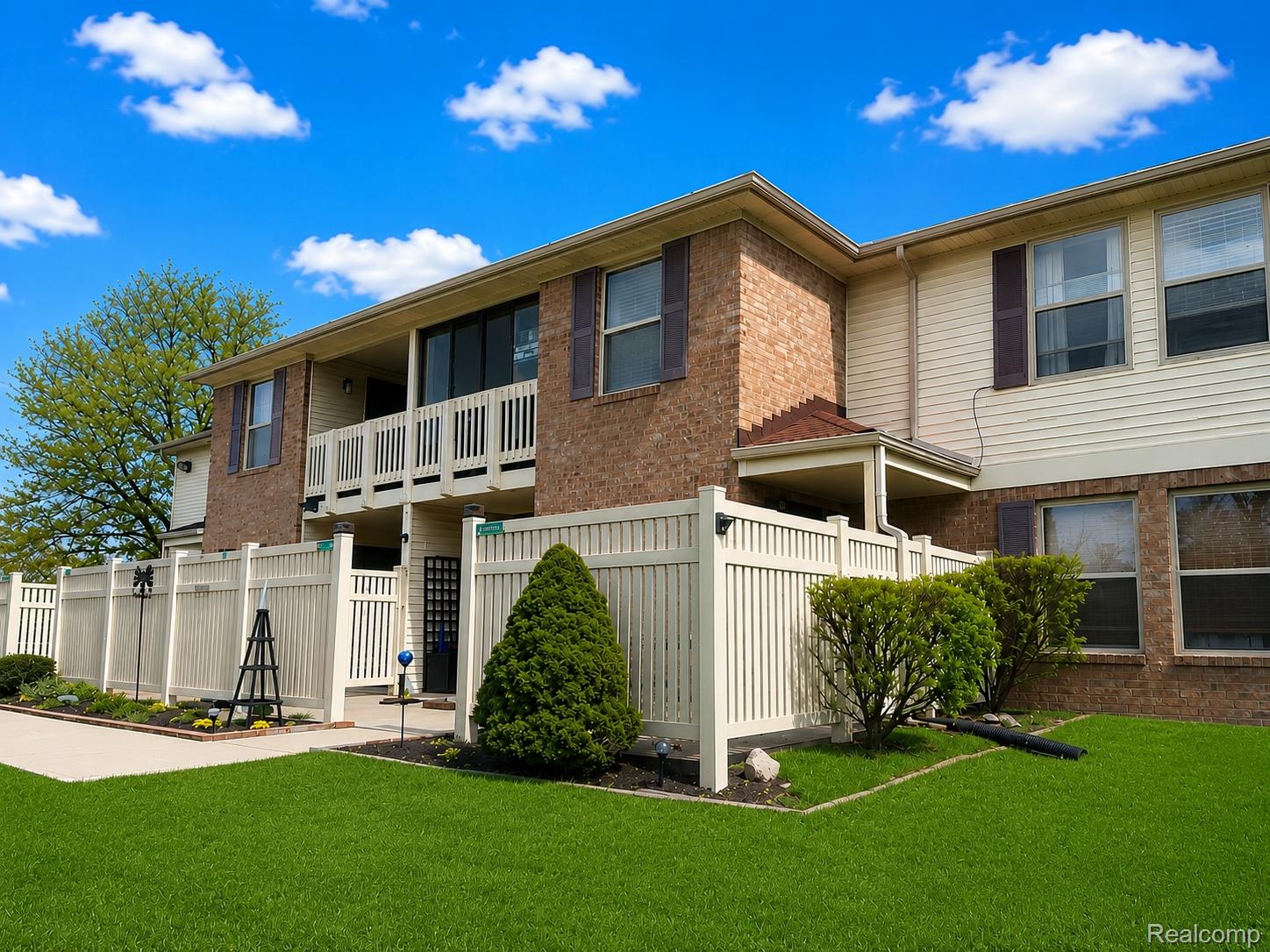 Front of Condo with newer privacy fence
