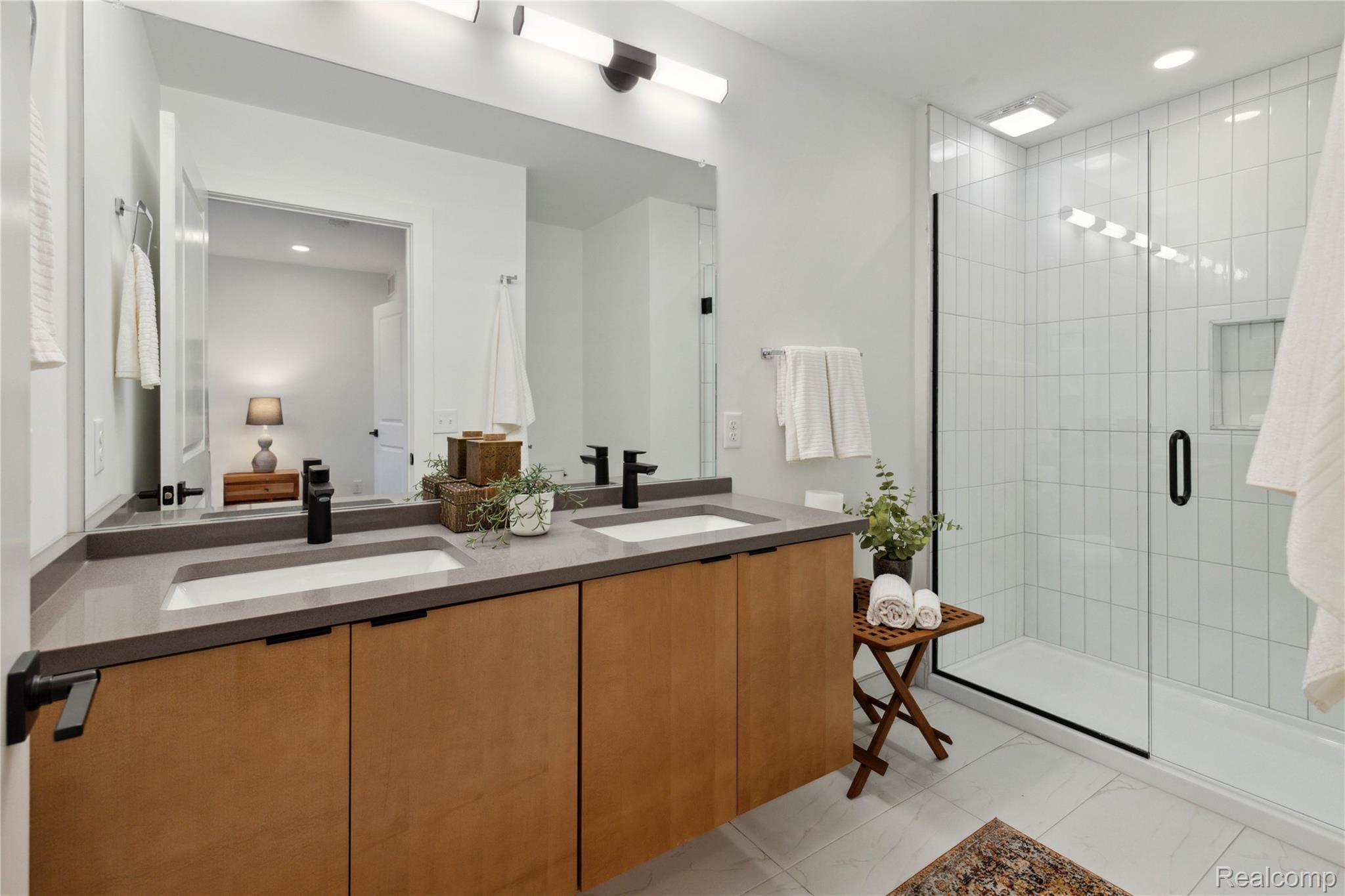 Detroit City, Michigan 48206, United States, 2 Bedrooms Bedrooms, ,3 BathroomsBathrooms,Residential,Active,155529