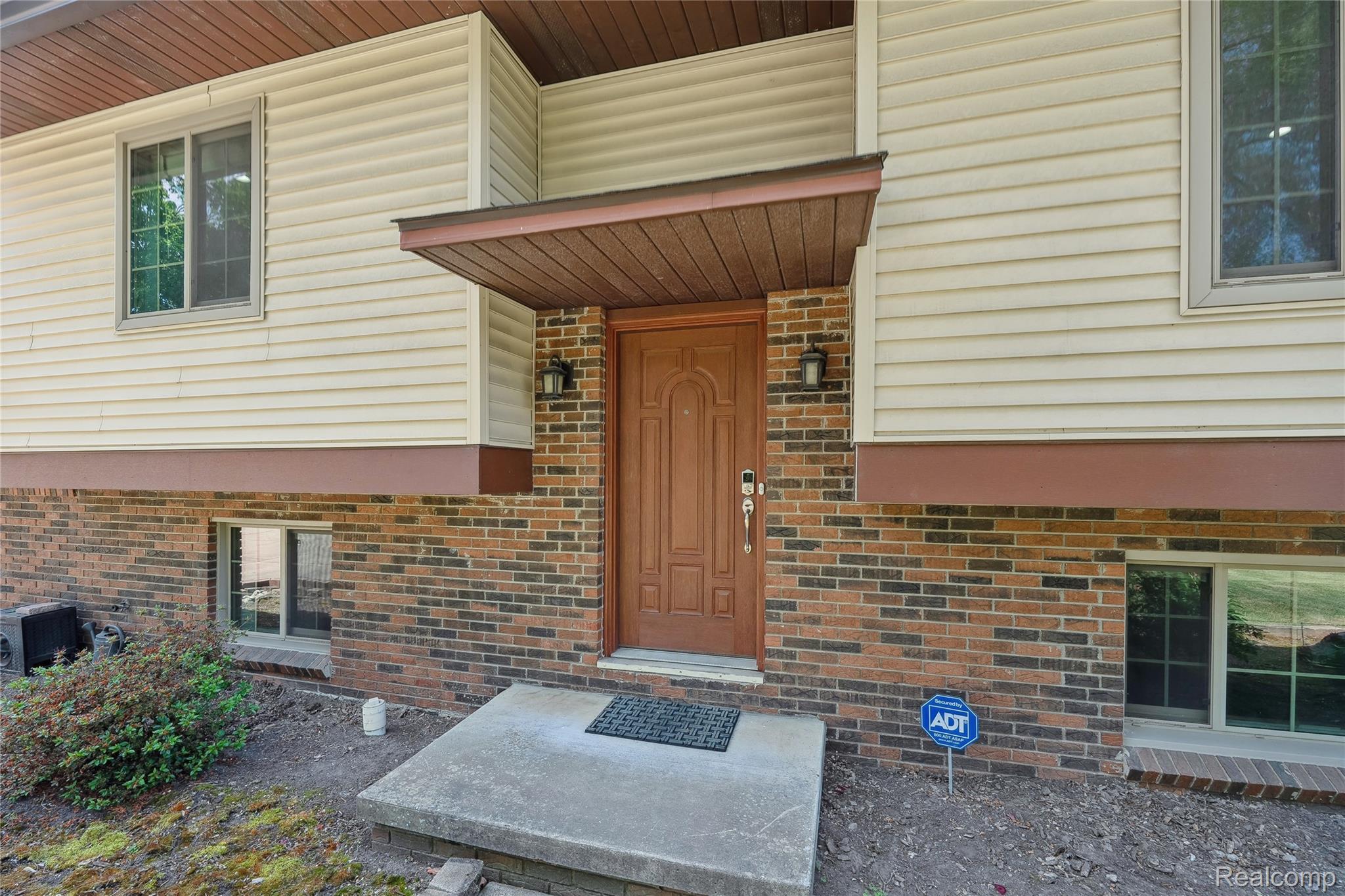 3395 W Maple Road