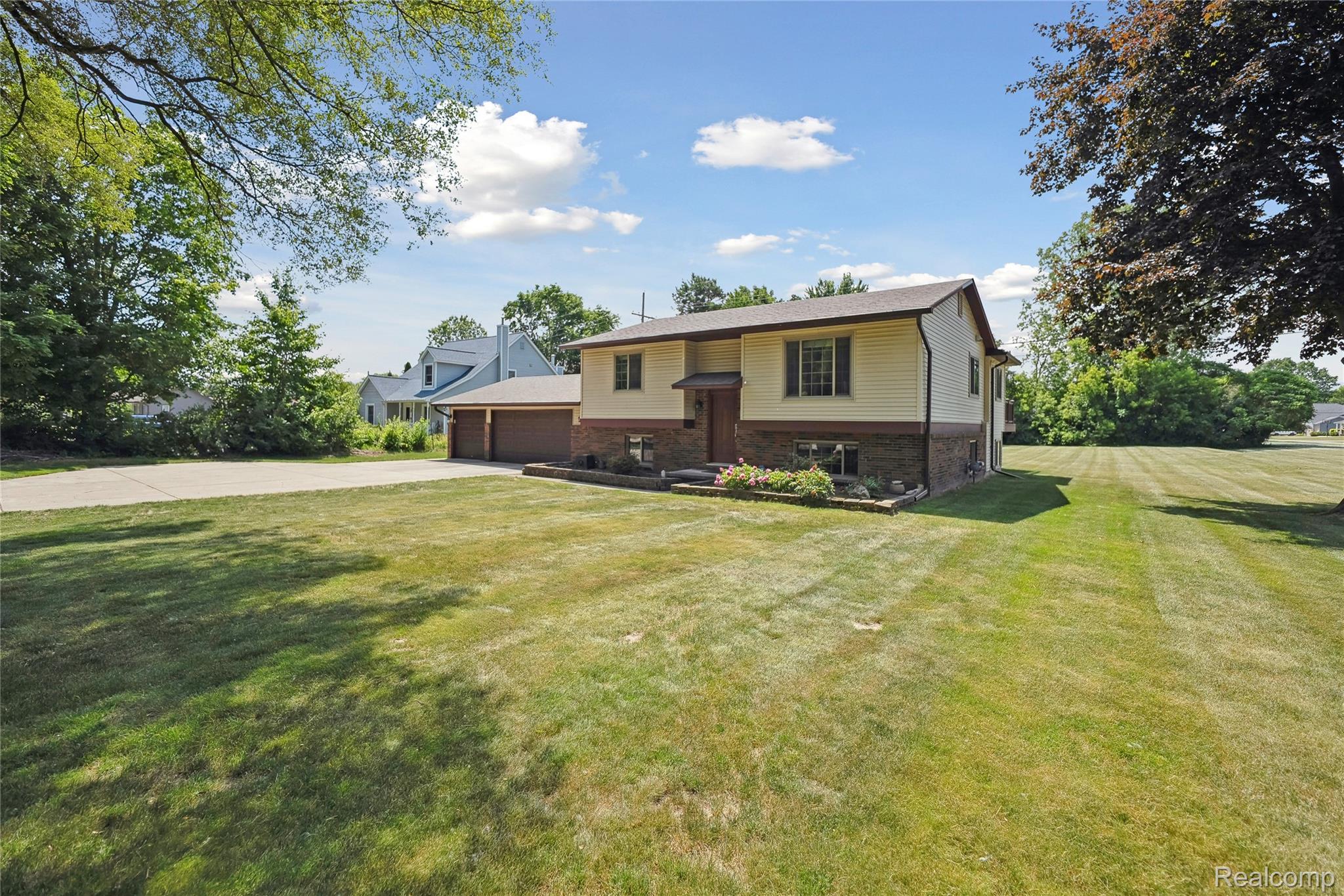 3395 W Maple Road