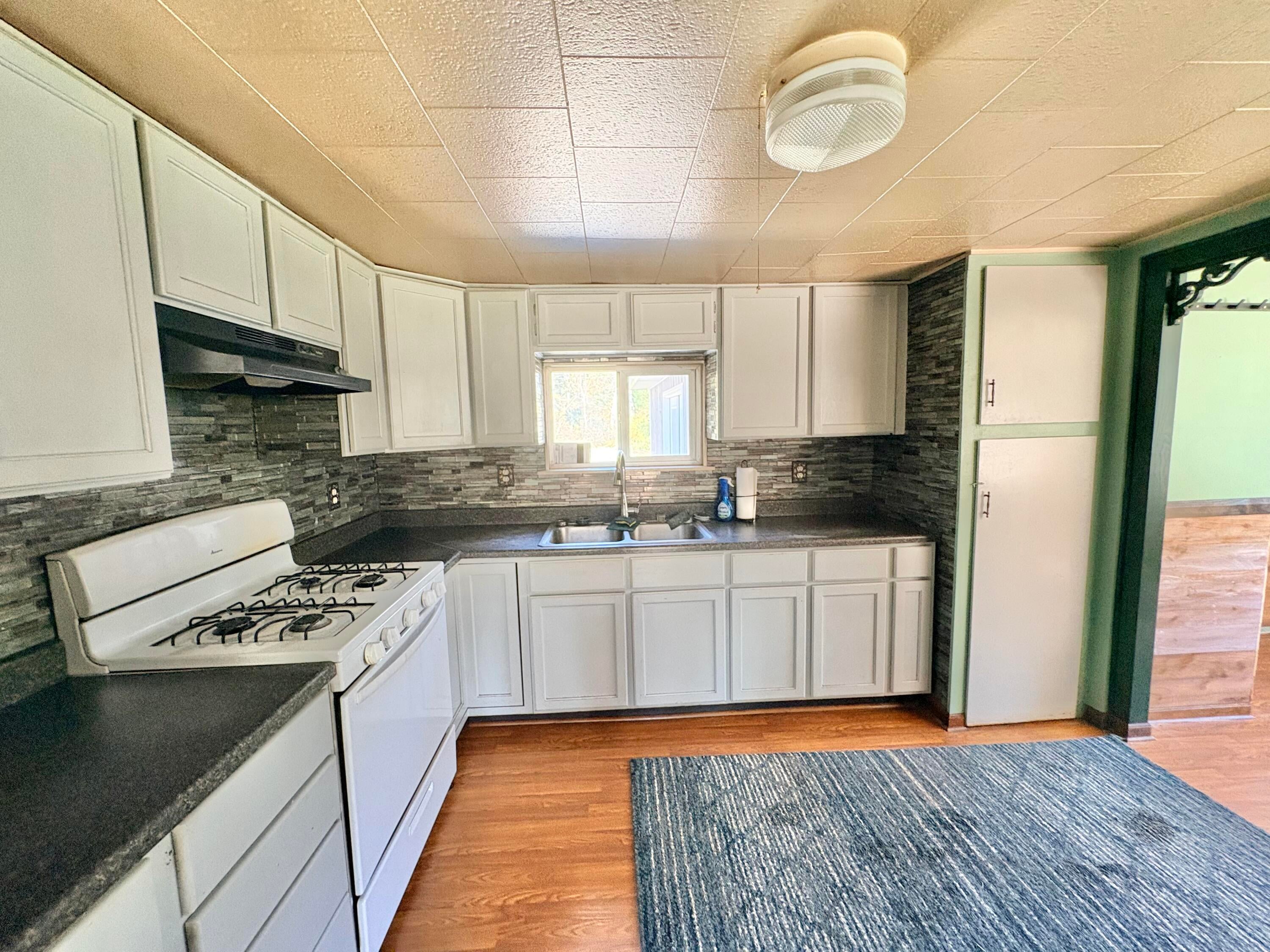 2330 W 76th Street