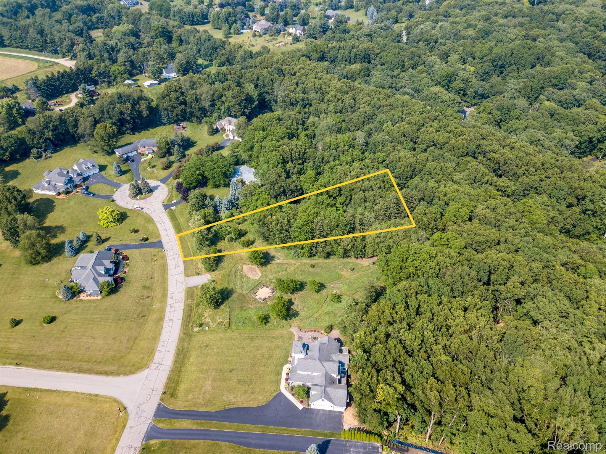 Photo 1 of 10 — 8045 TRAIL Ridge, Webster Township, MI 48130