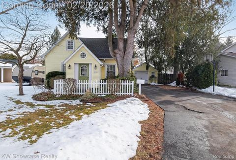 Tiny photo for 323 Franklin Street, Milford Village, MI 48381 (MLS # 20261010315)