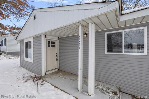 3061 Culbertson Avenue Rochester Hills City MI 48307