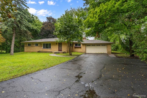 Photo of 1175 South Boulevard W, Troy City, MI 48098 (MLS # 20261083989)