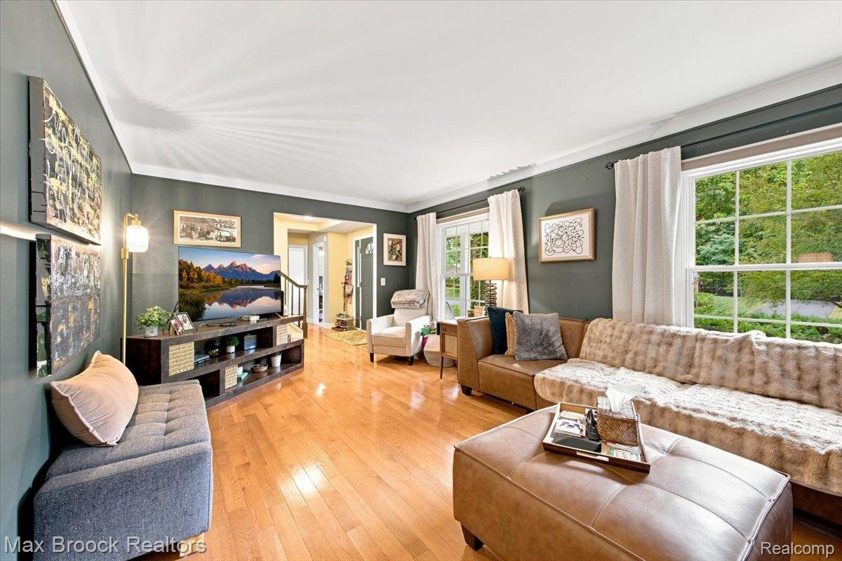 9359 Ivanhoe Drive