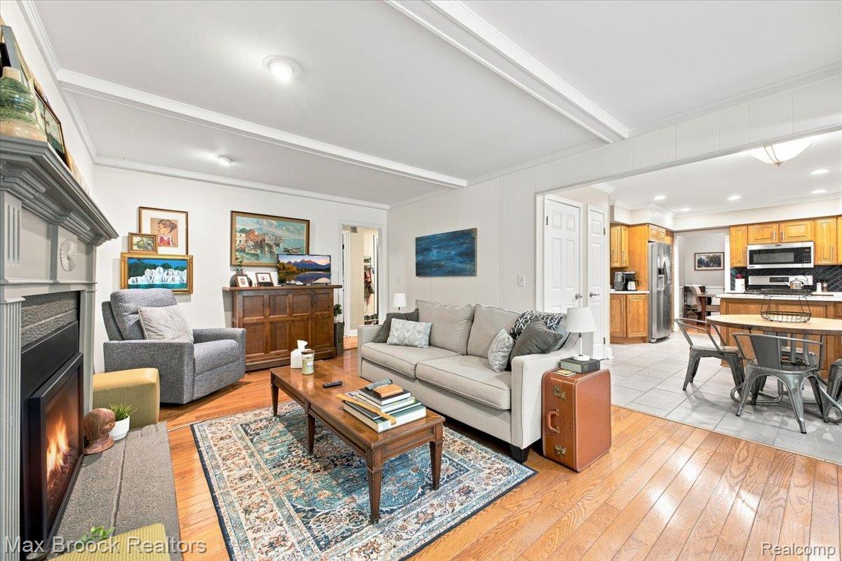 9359 Ivanhoe Drive