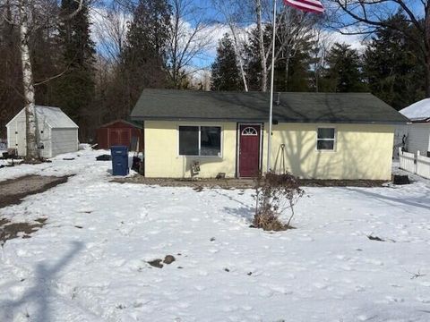 4811 S 33 1/2 Road Selma Township MI 49601