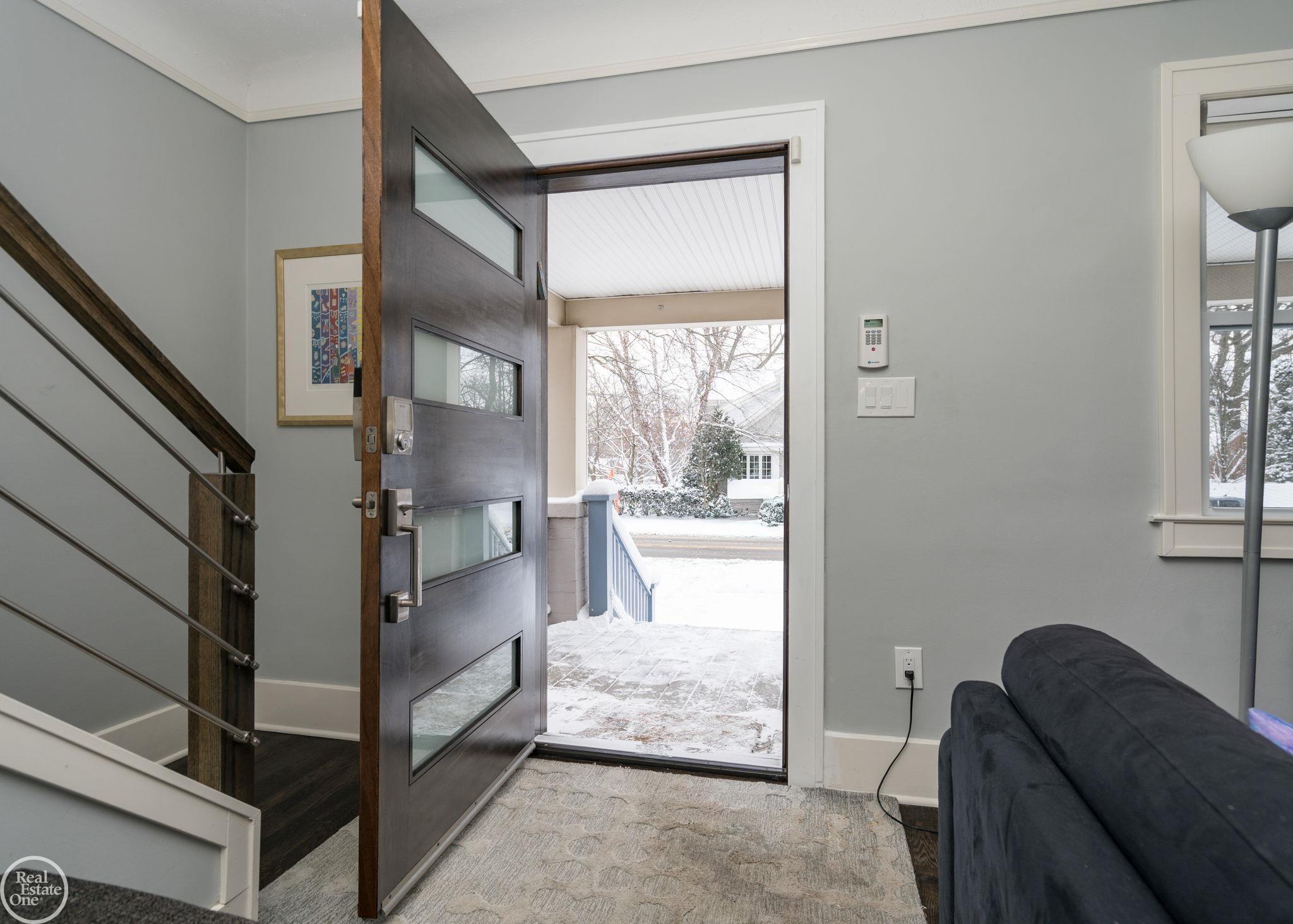 728 W Lincoln Street