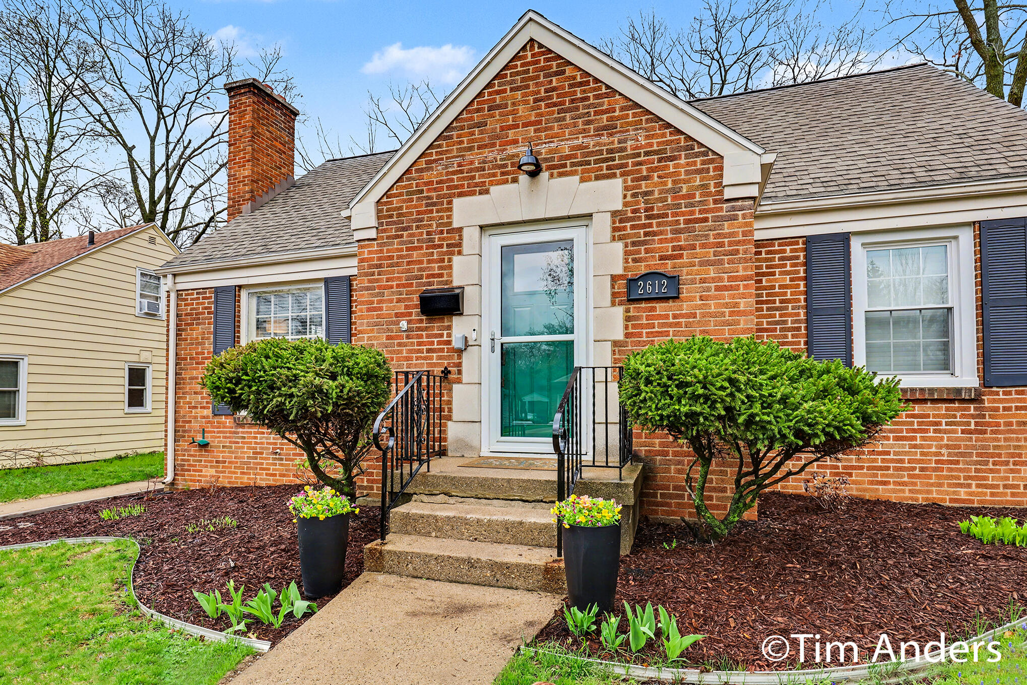 2612 Oakwood Avenue NE