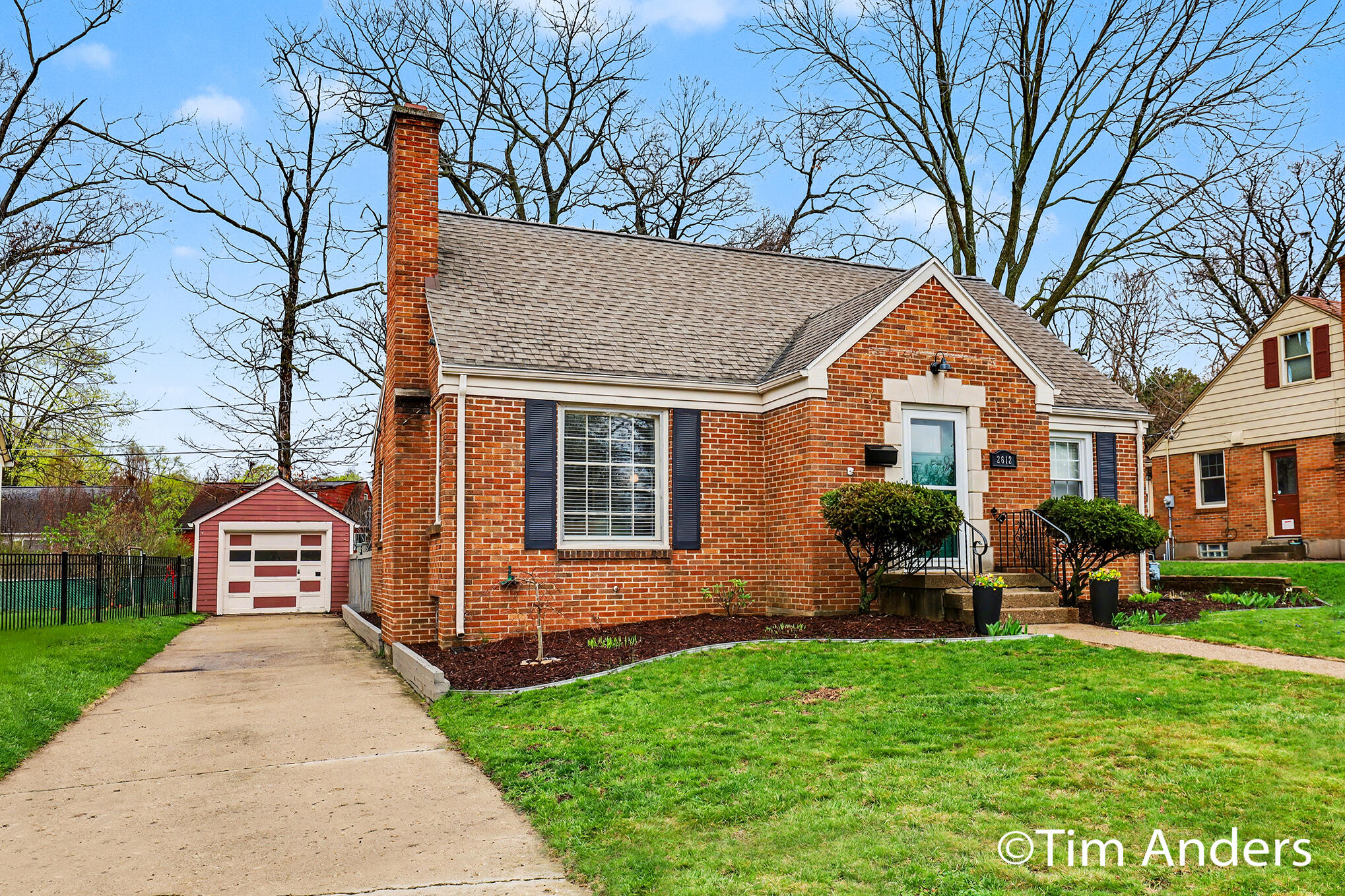 2612 Oakwood Avenue NE