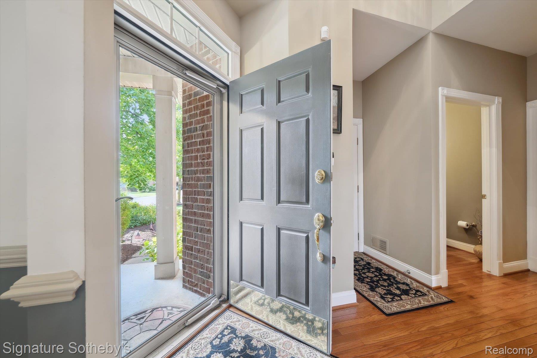44843 Broadmoor Circle S