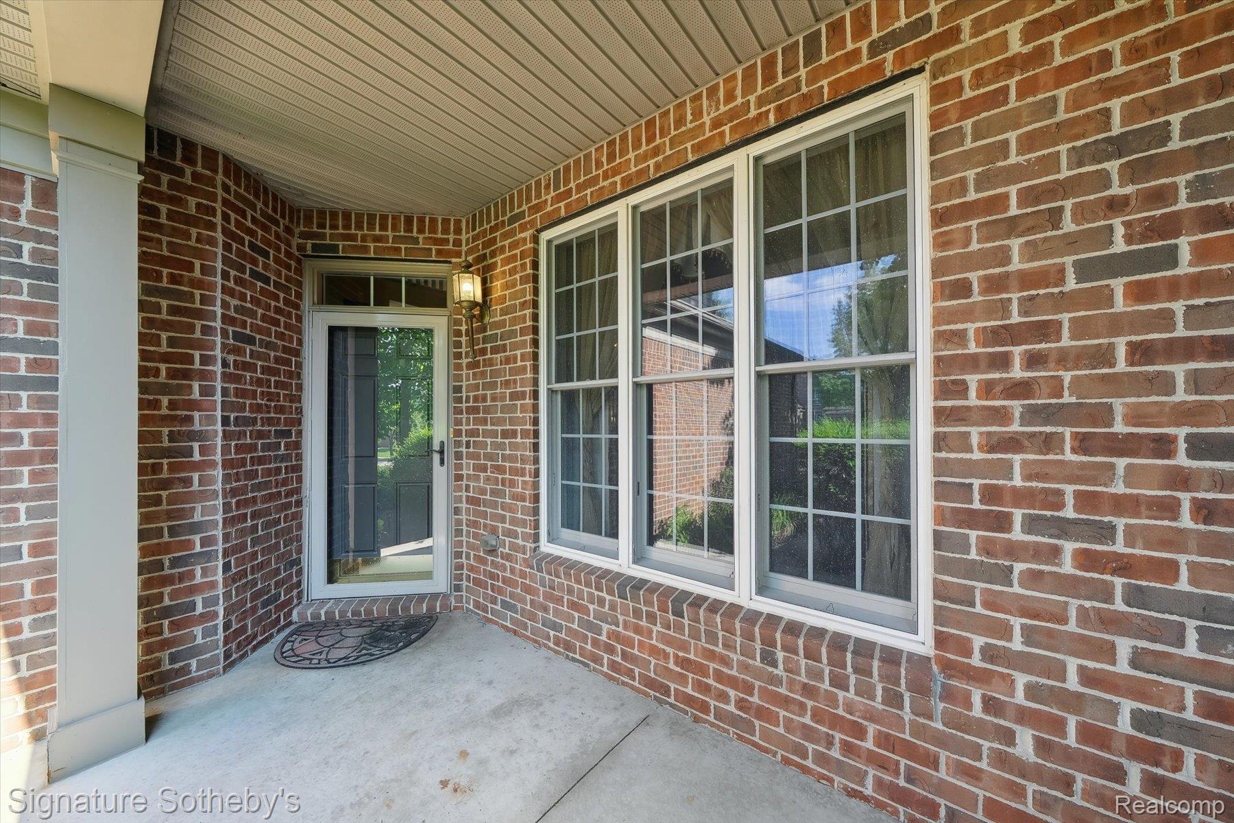 44843 Broadmoor Circle S