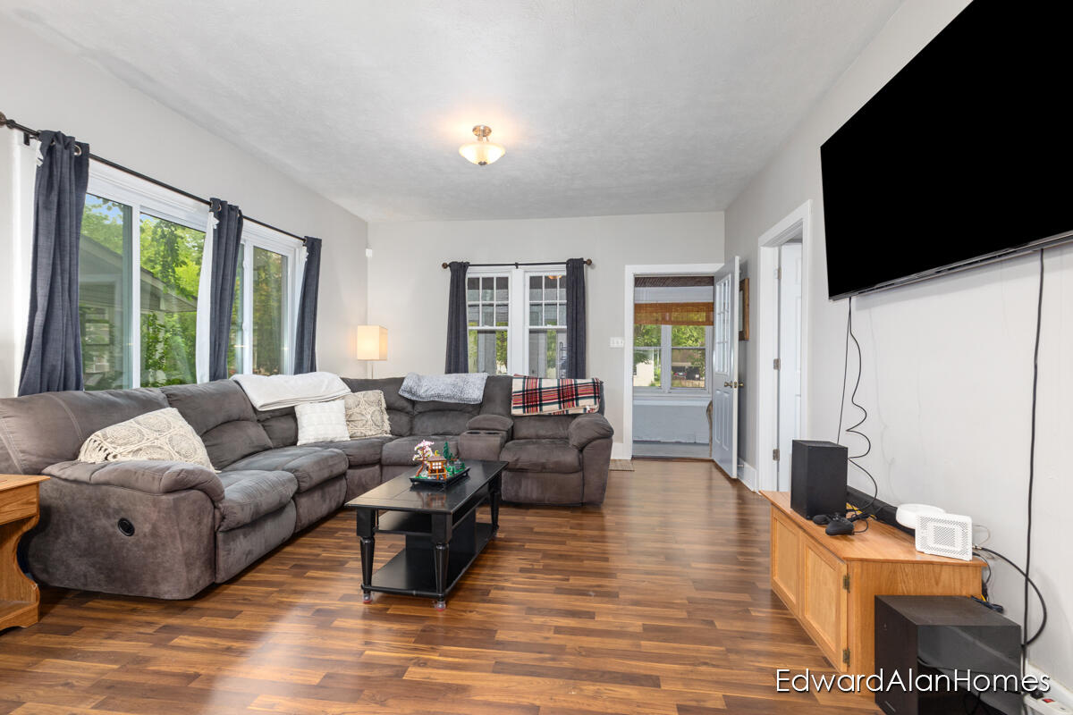 187 W 16th Street
