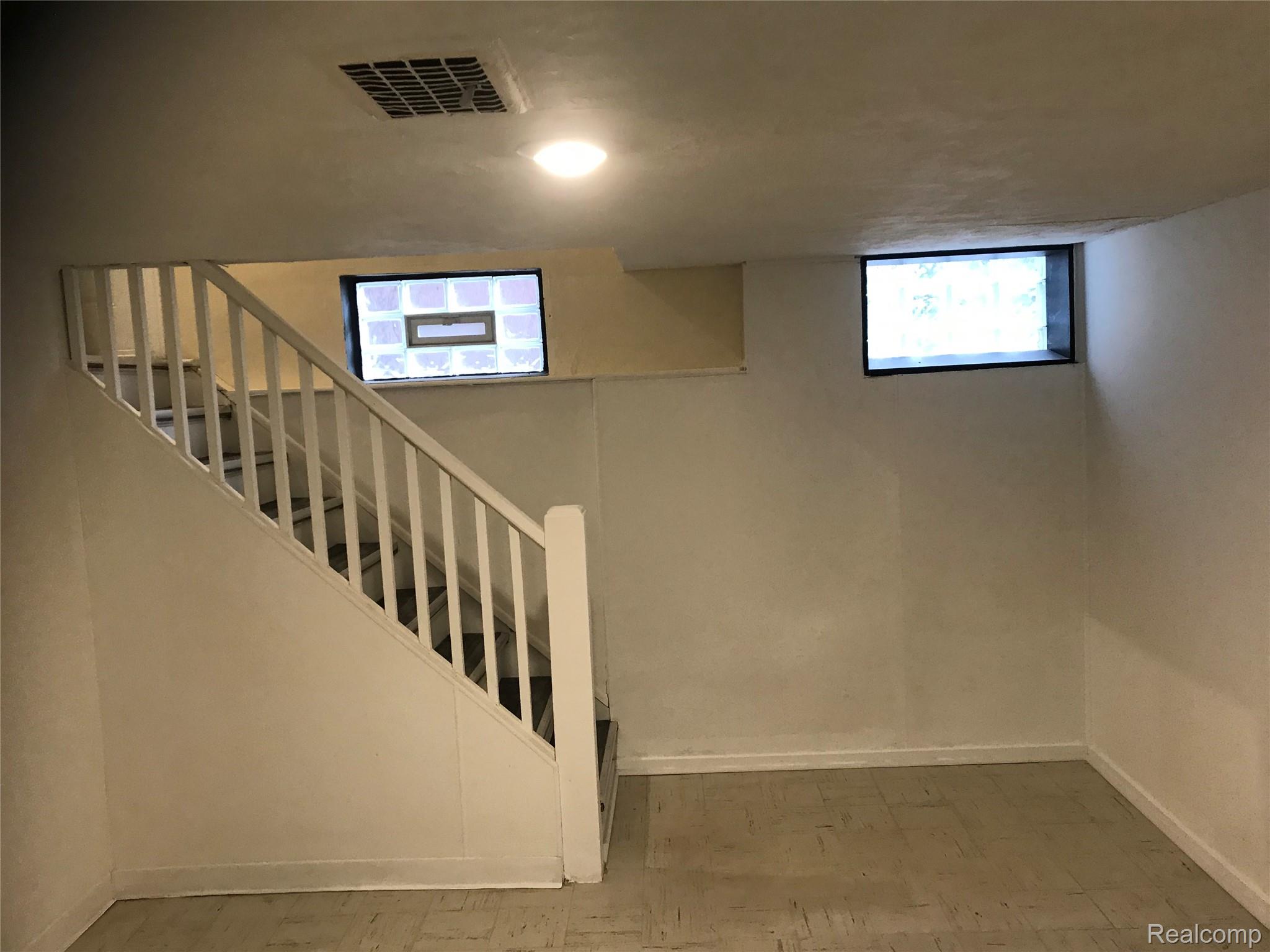 18284 Hartwell Street