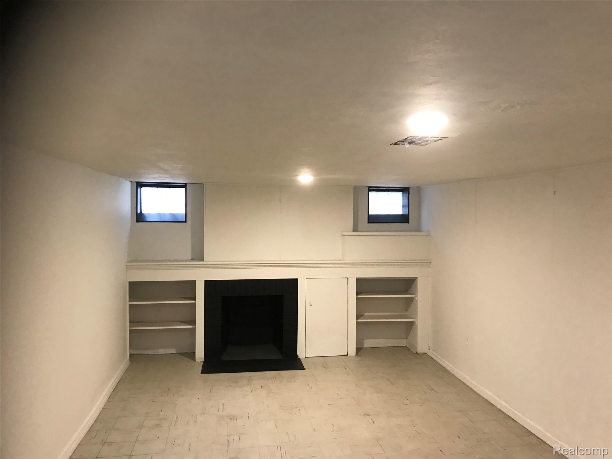 18284 Hartwell Street