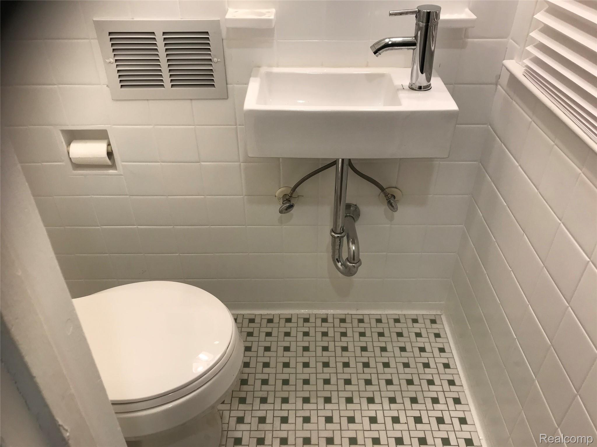 18284 Hartwell Street