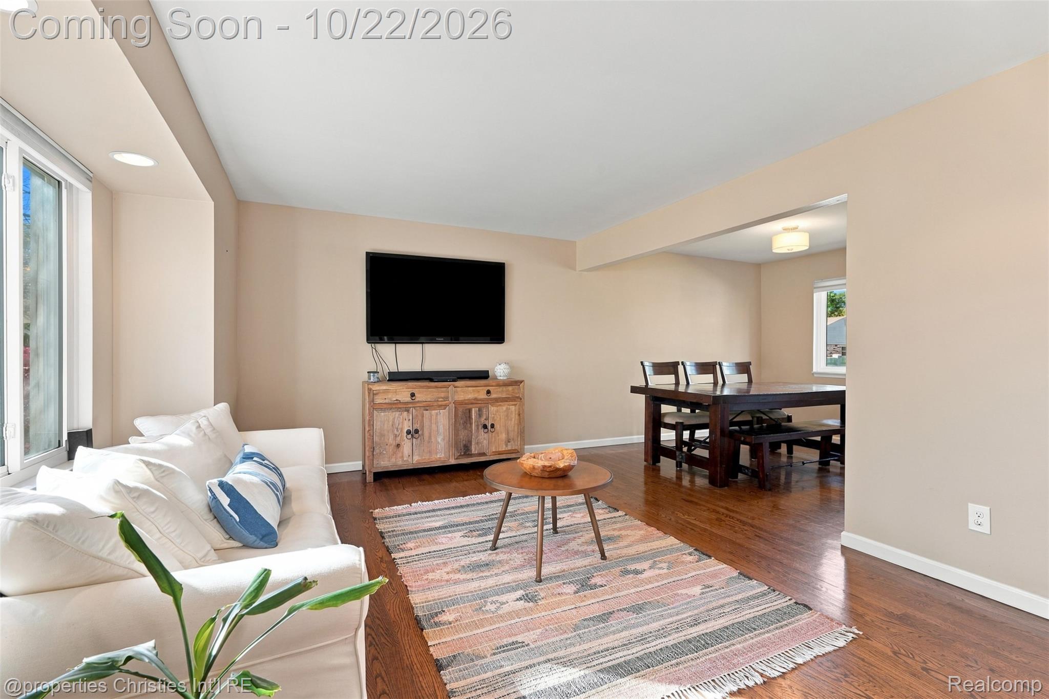 37741 Hollyhead Drive