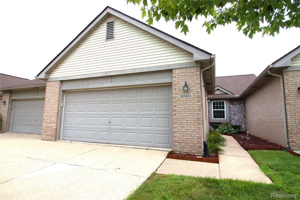 22811 WOODCREEK DR, TAYLOR, MI 48180 - Image a2d2eb0d1324b2b5a7b78e8f5471db39/2027979054