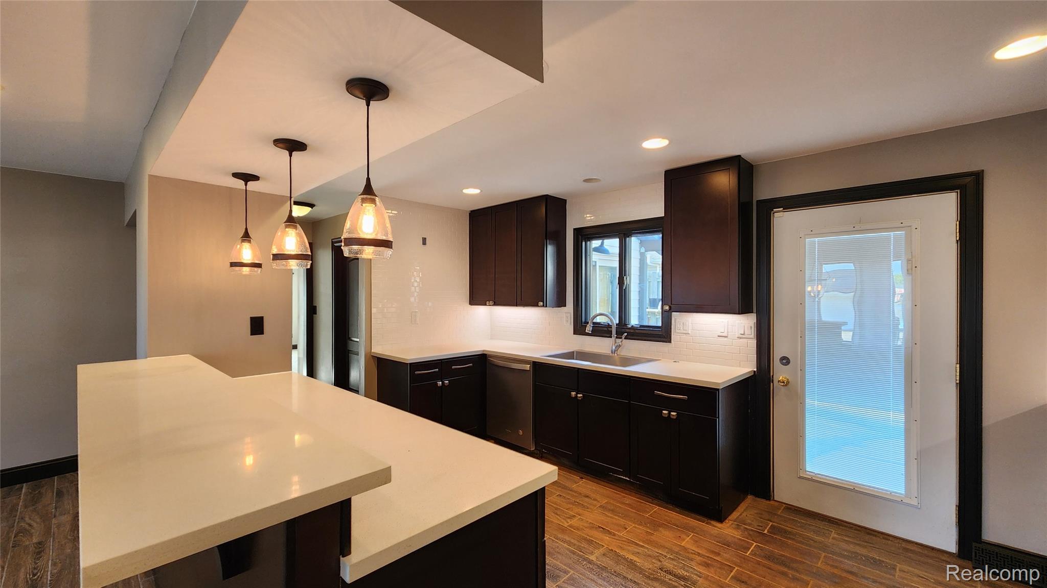 10217 Lakeside Drive