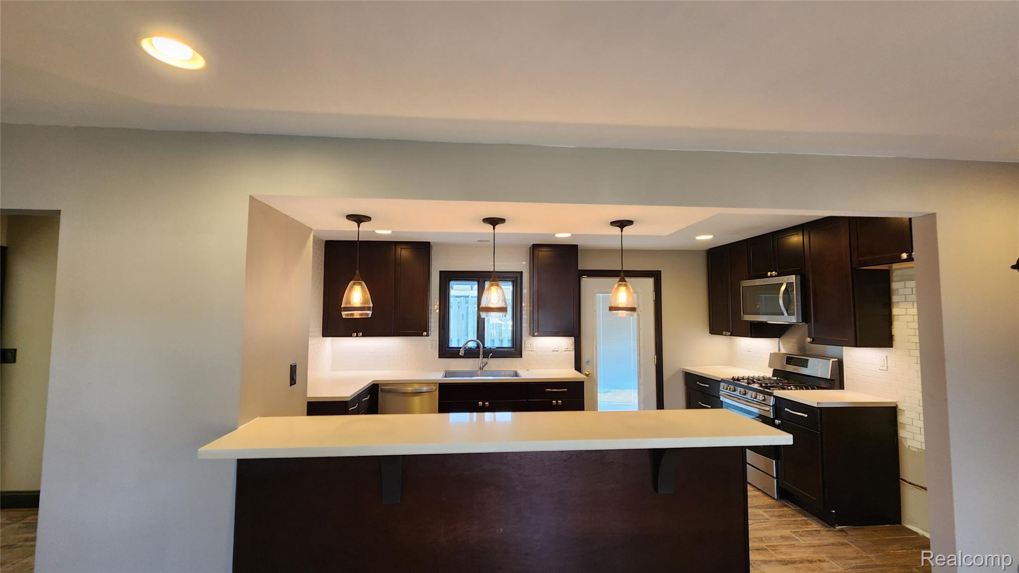 10217 Lakeside Drive