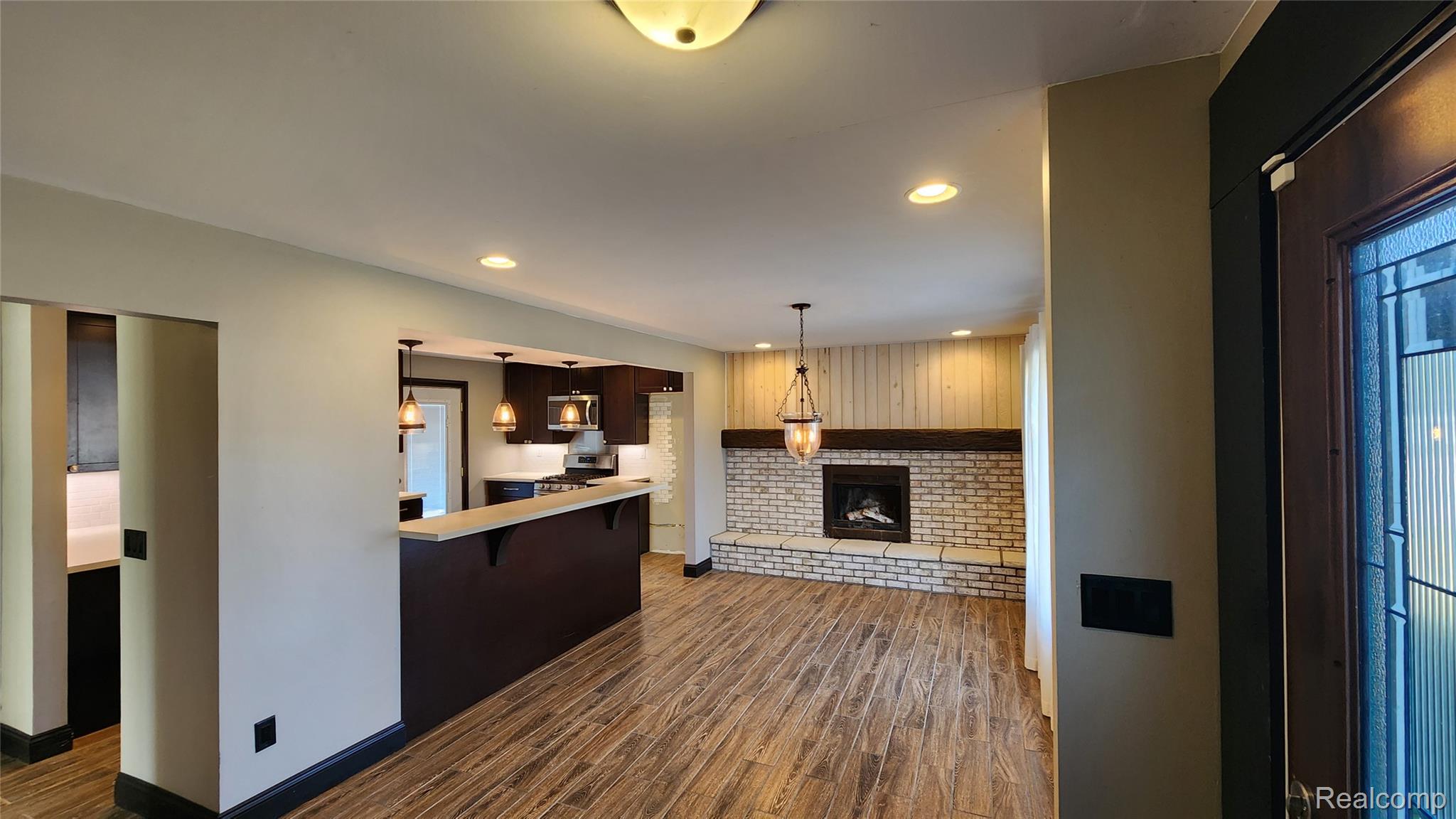 10217 Lakeside Drive