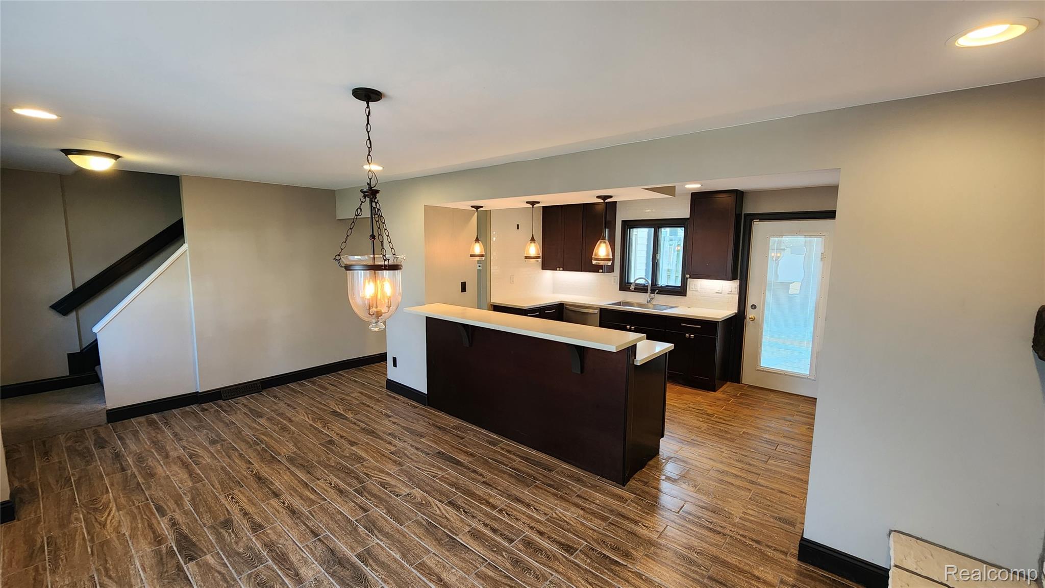 10217 Lakeside Drive