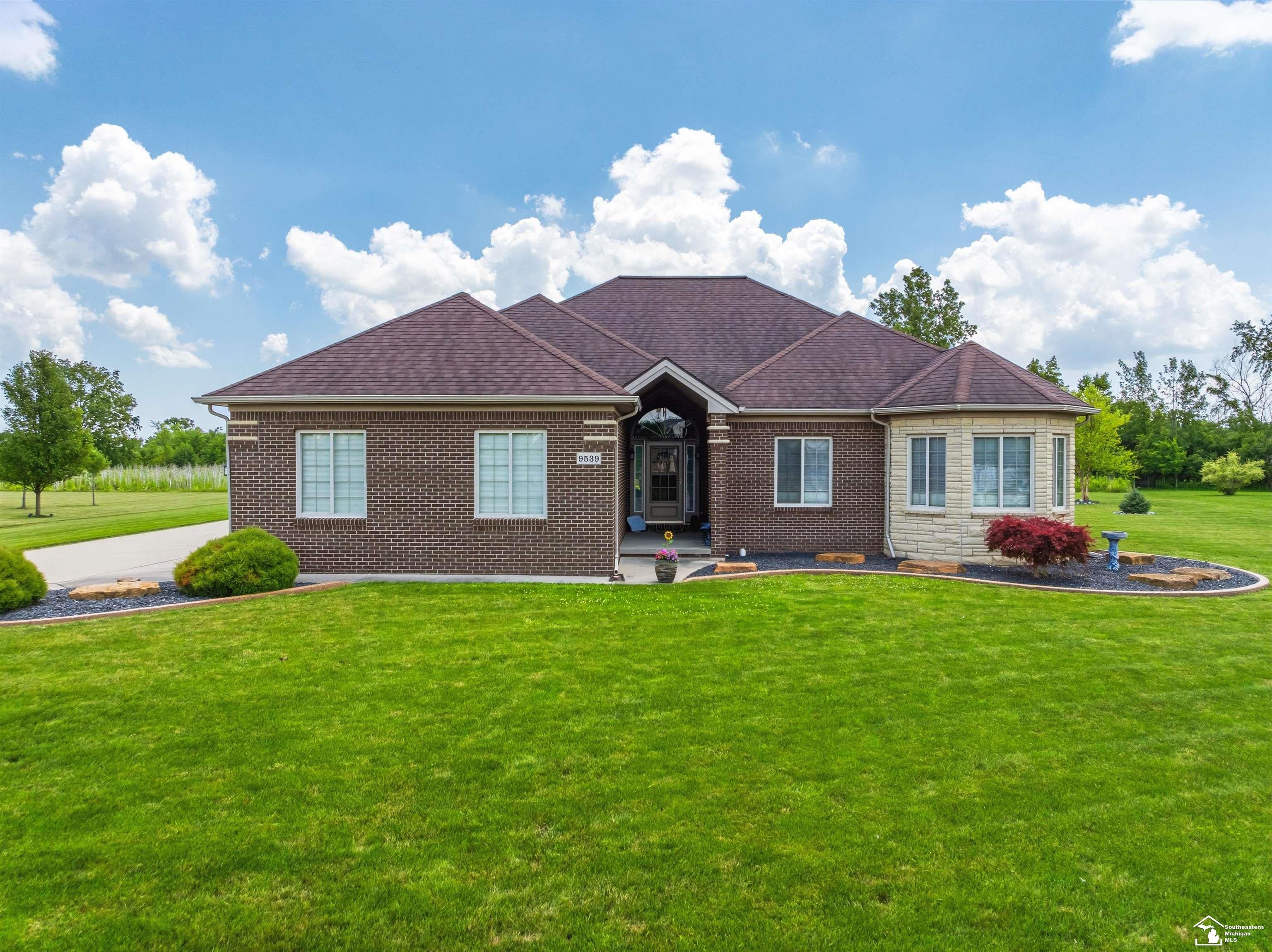 9539 Lazy Oak Drive