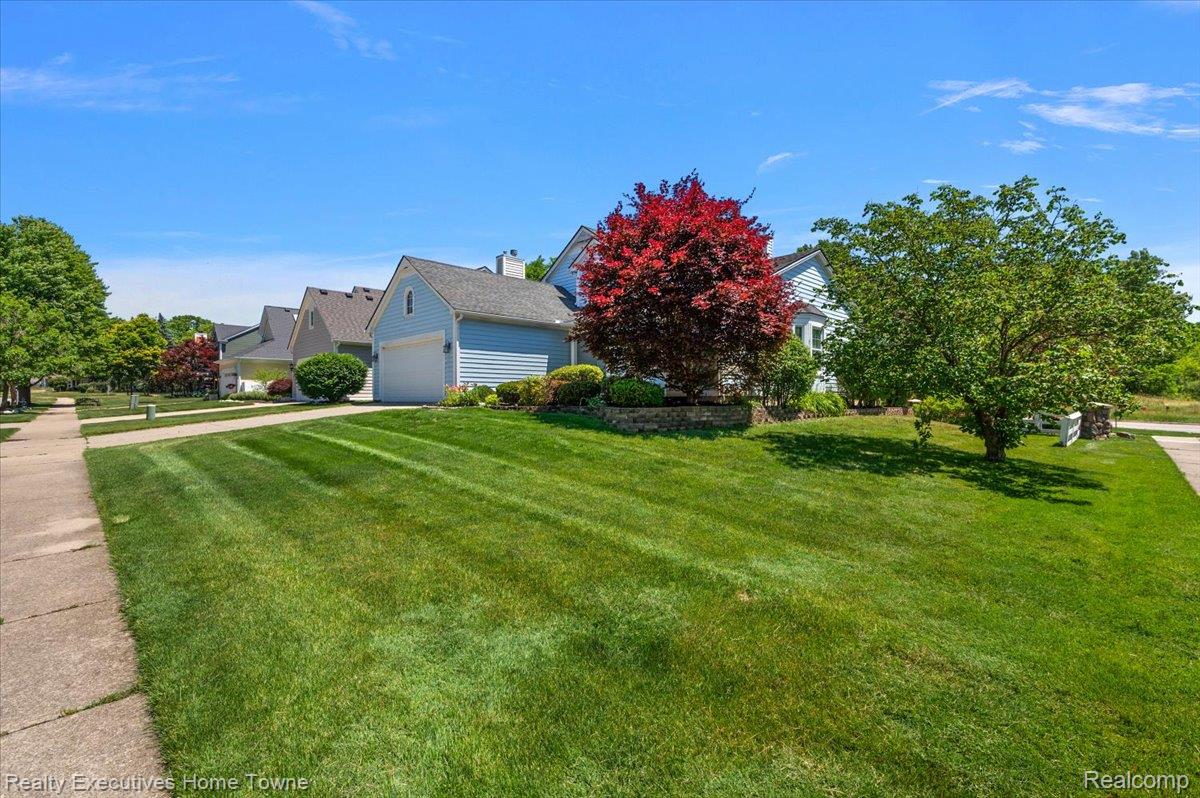 899 Hathaway Dr Drive