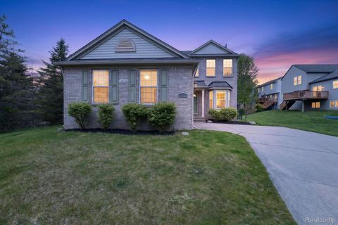 809 Canyon Creek Drive Holly Village MI 48442