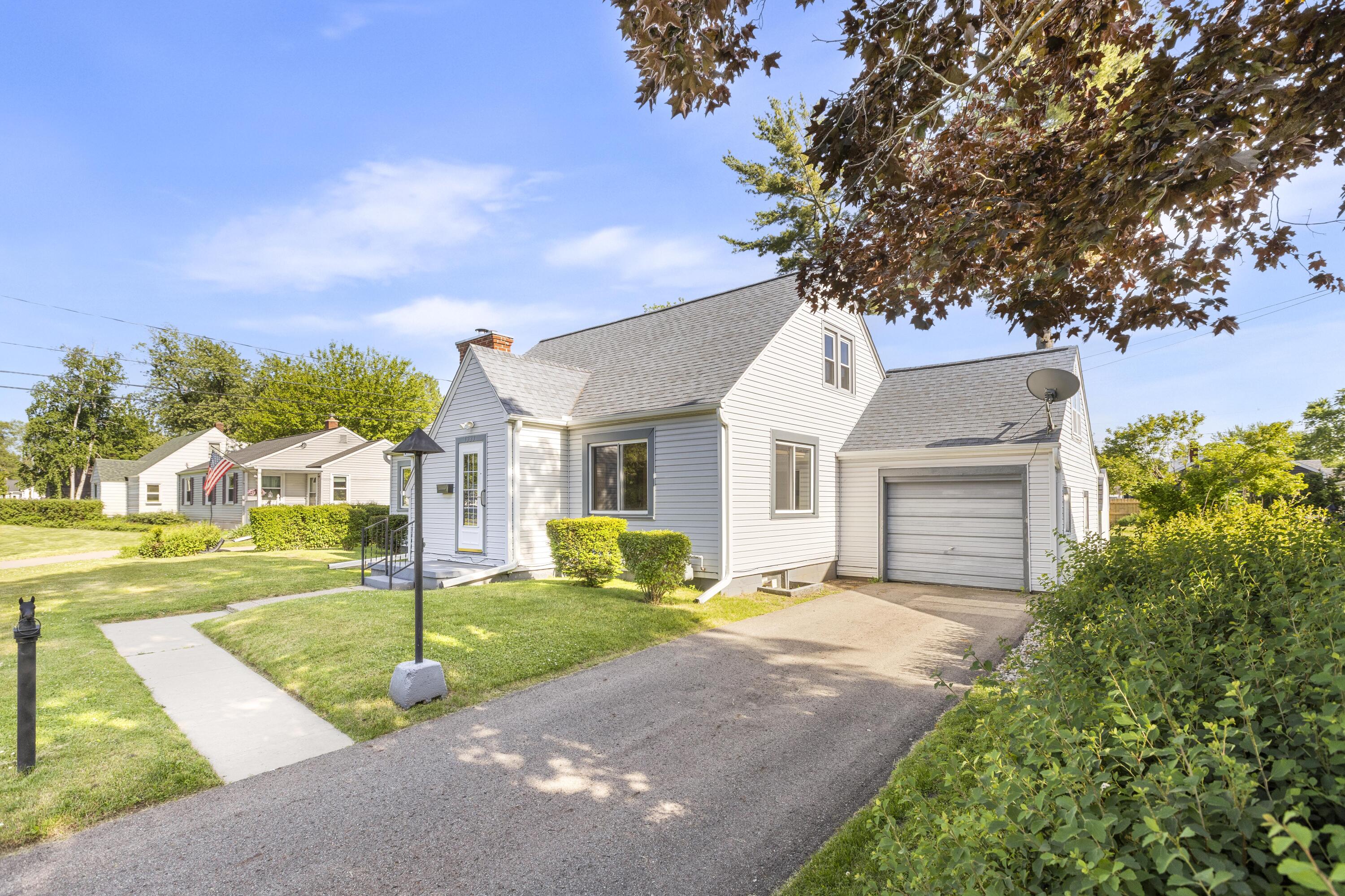 1533 W Highland Boulevard