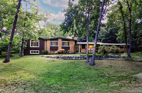 388 W Maryknoll Road Rochester Hills City MI 48309