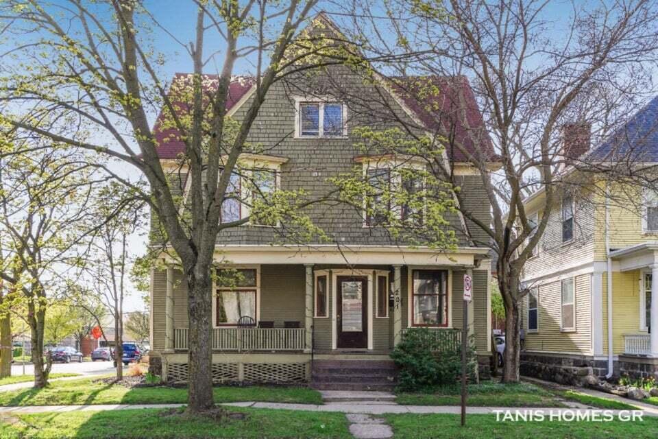 201 Lafayette Avenue NE