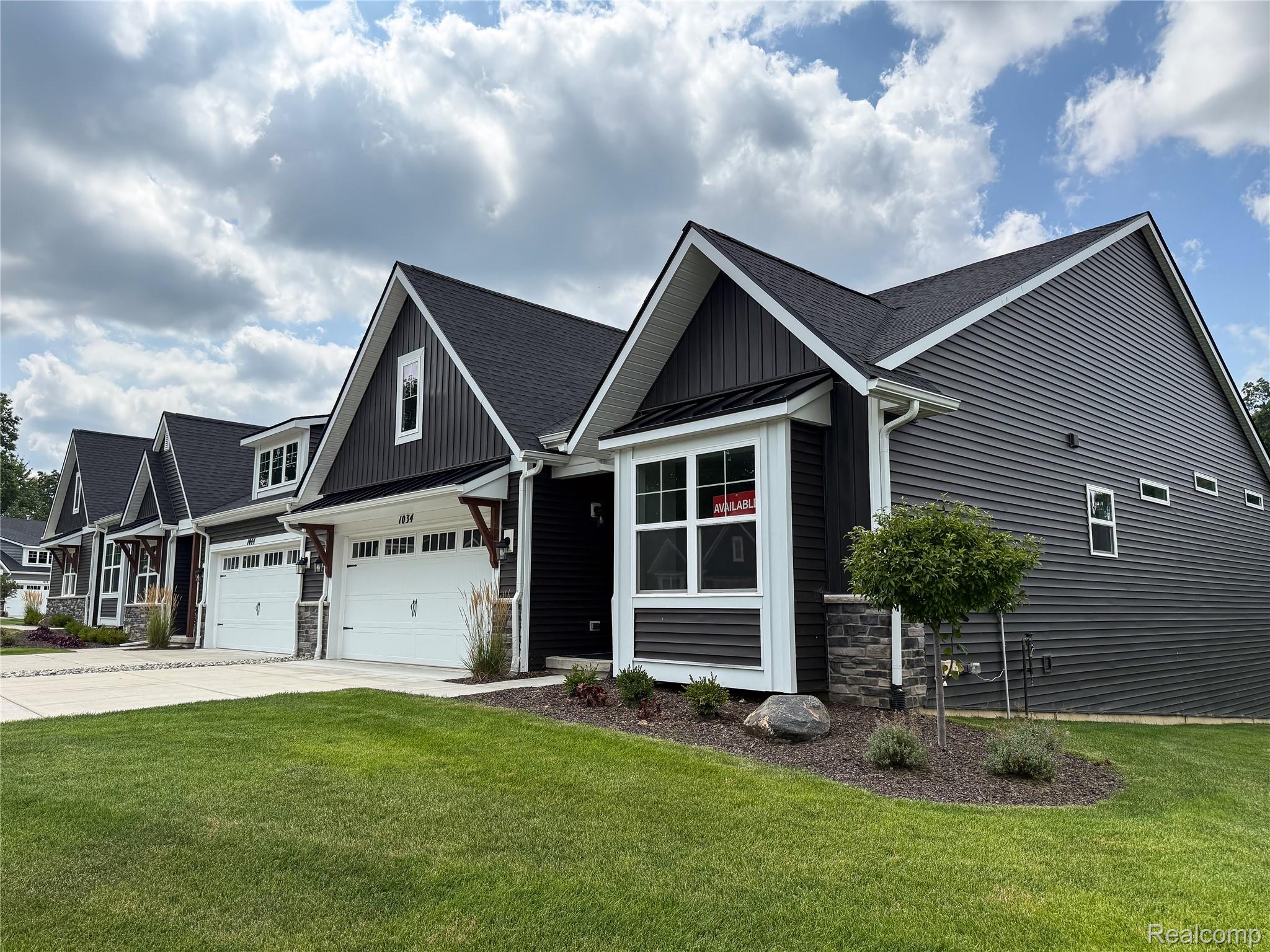 1034 CAMELLIA Circle 46