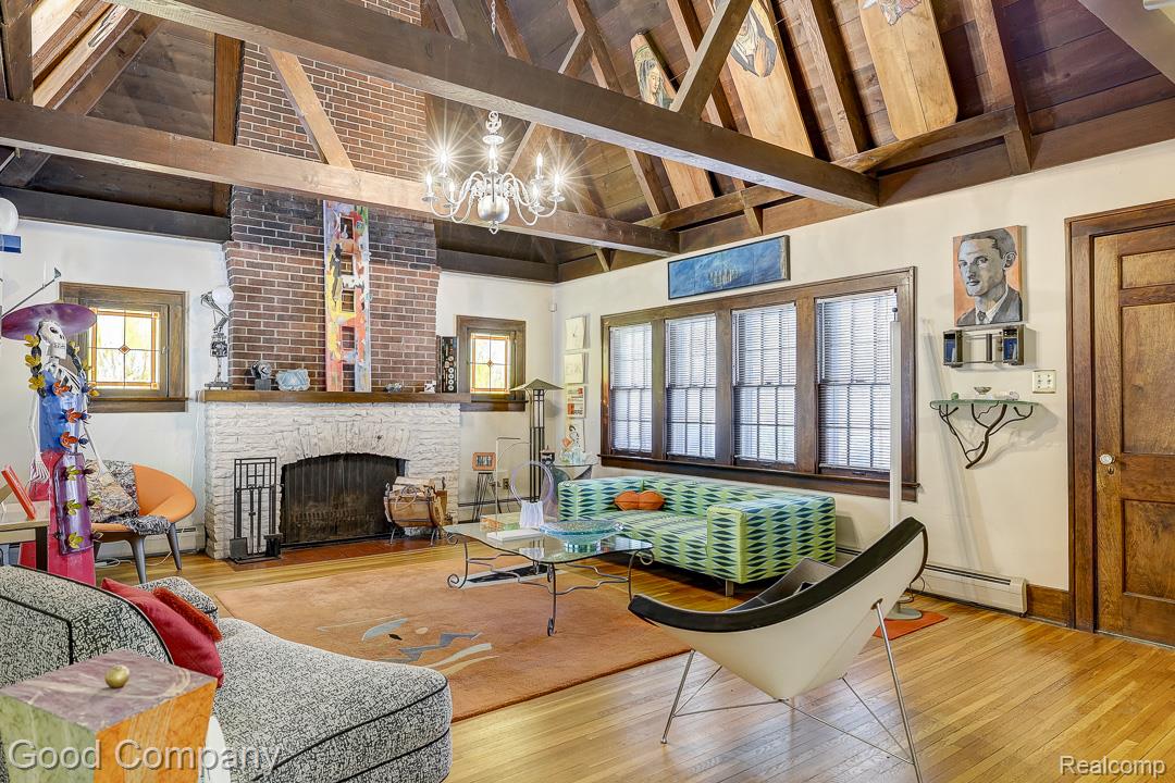 19 Oakdale Boulevard