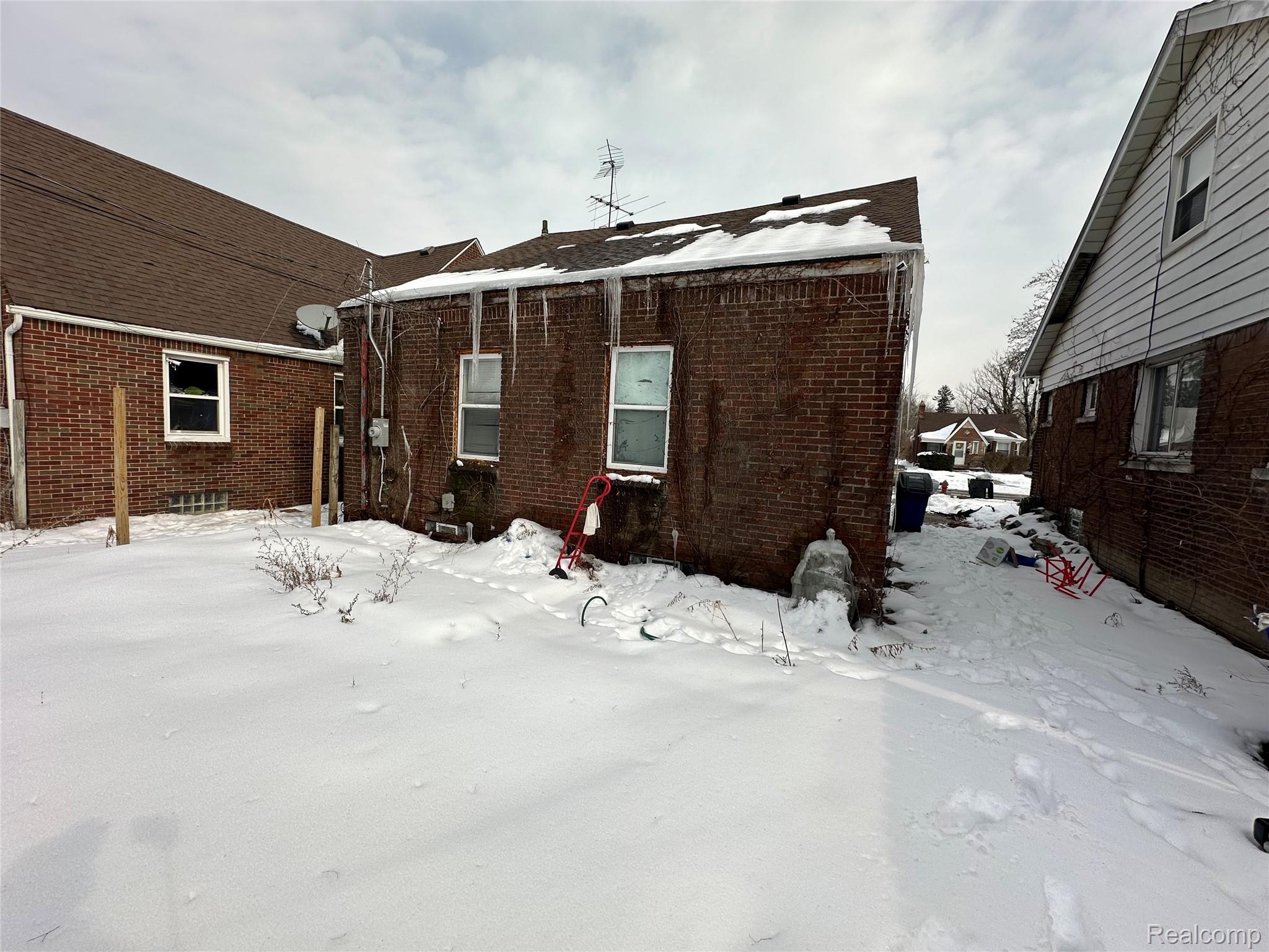 9459 Lakepointe Street