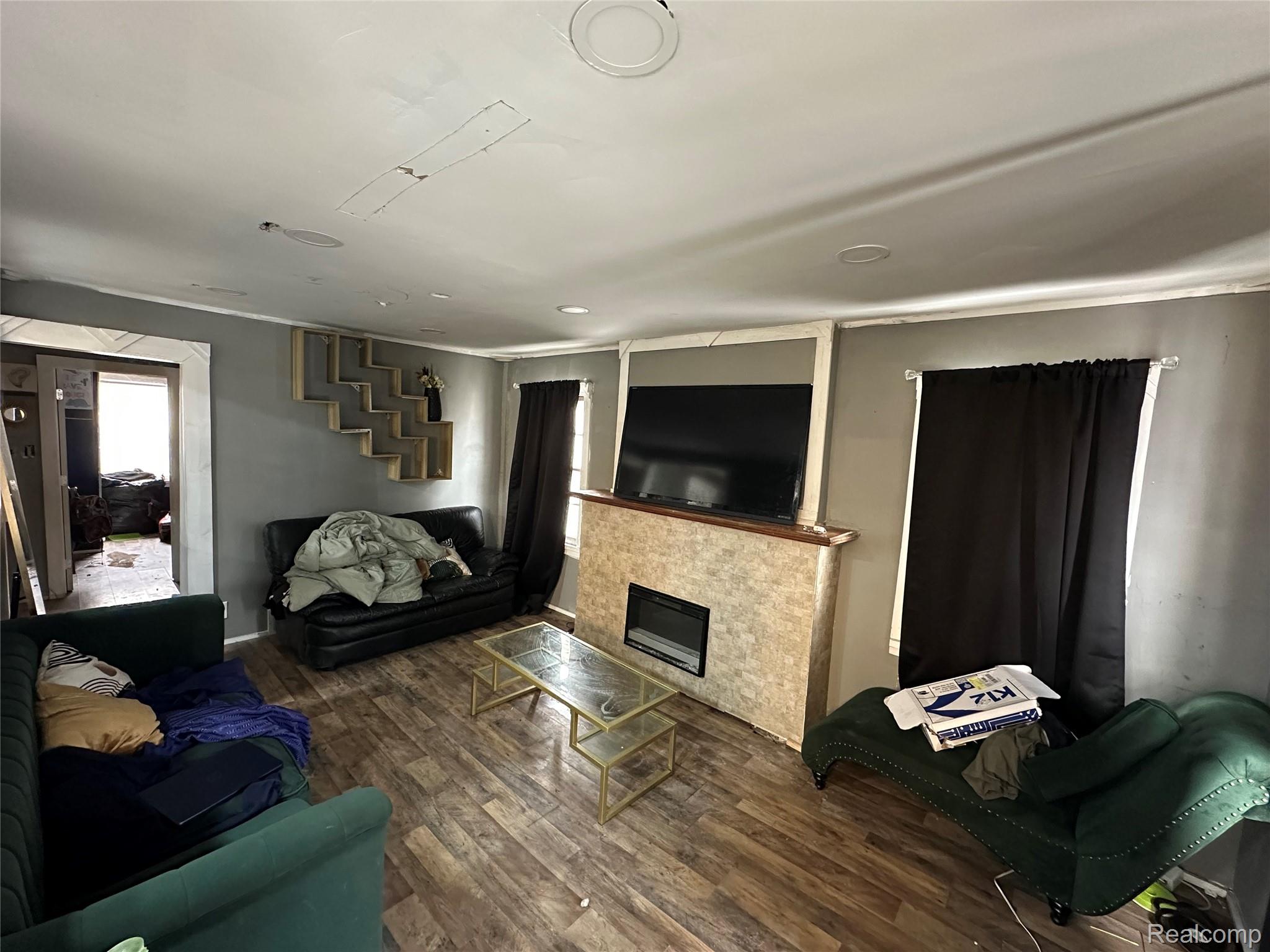 9459 Lakepointe Street