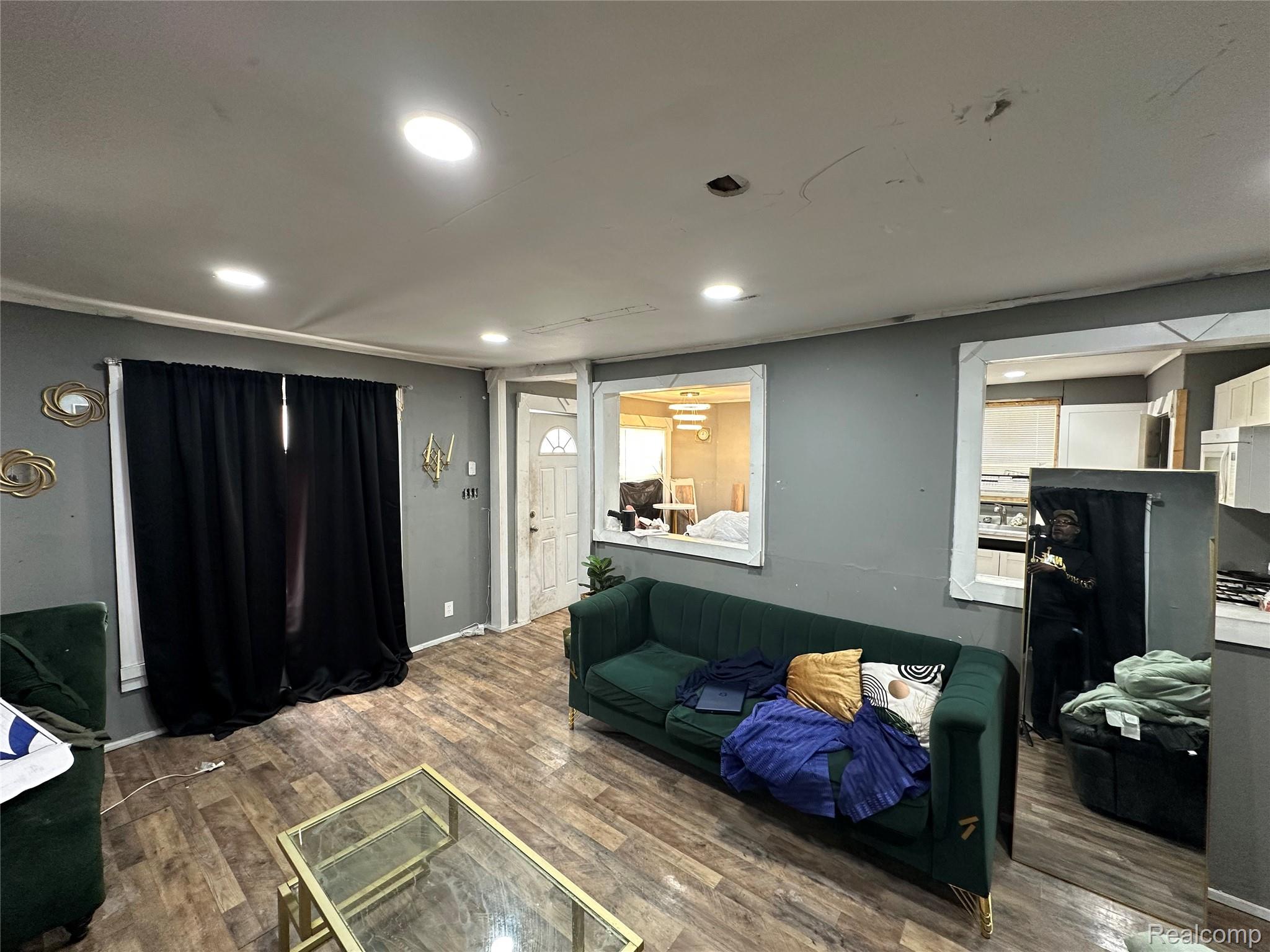 9459 Lakepointe Street