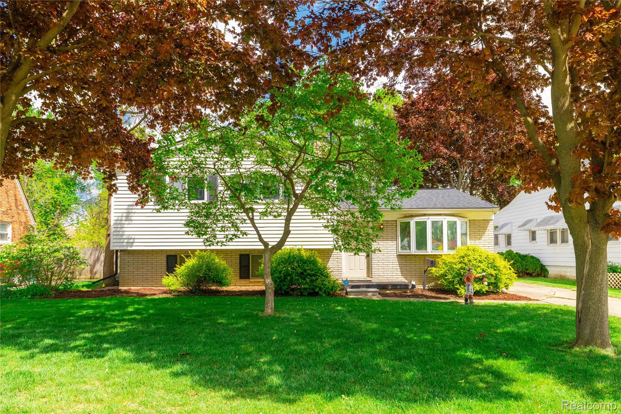 569 Hendrickson Boulevard