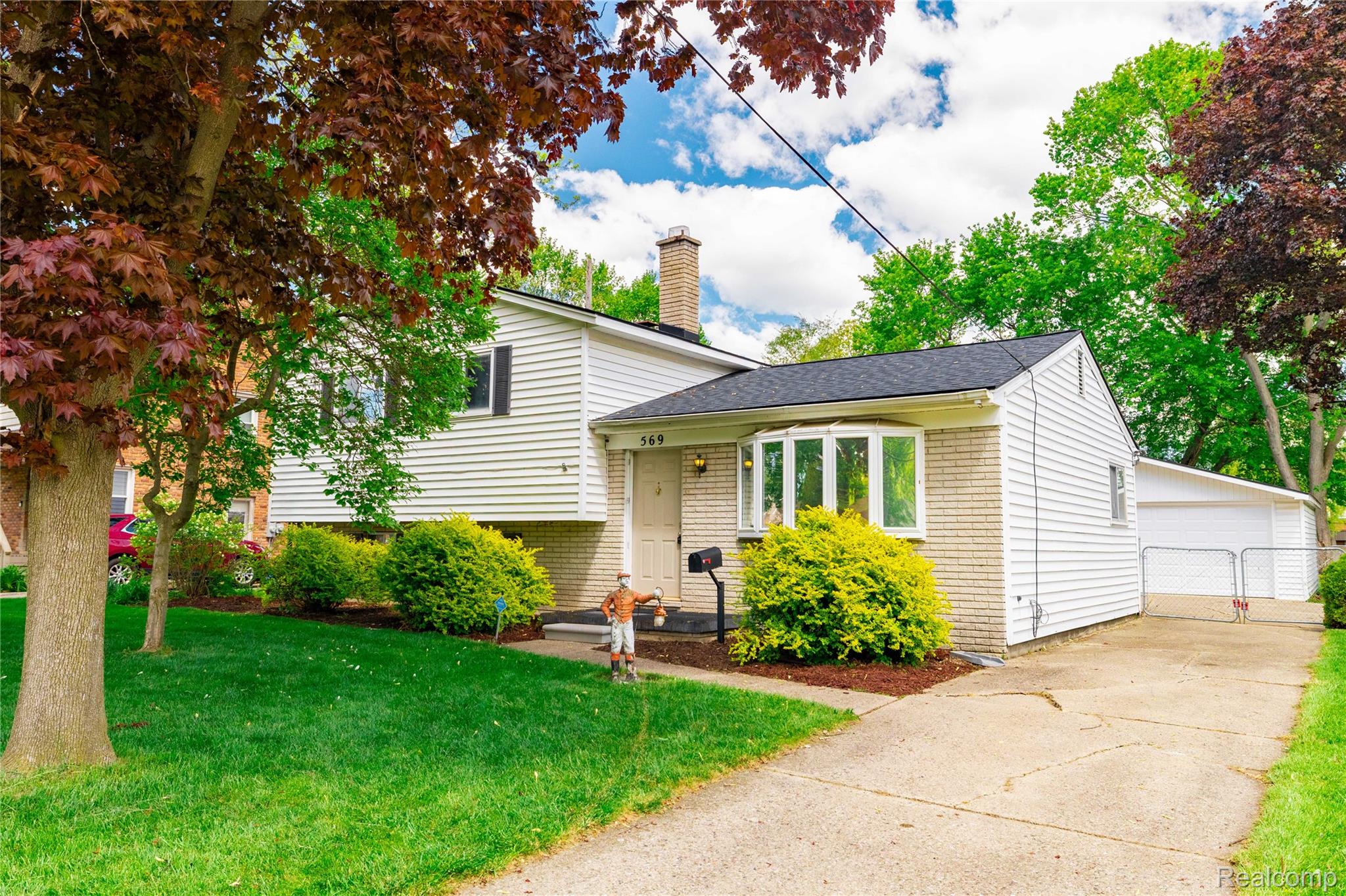 569 Hendrickson Boulevard