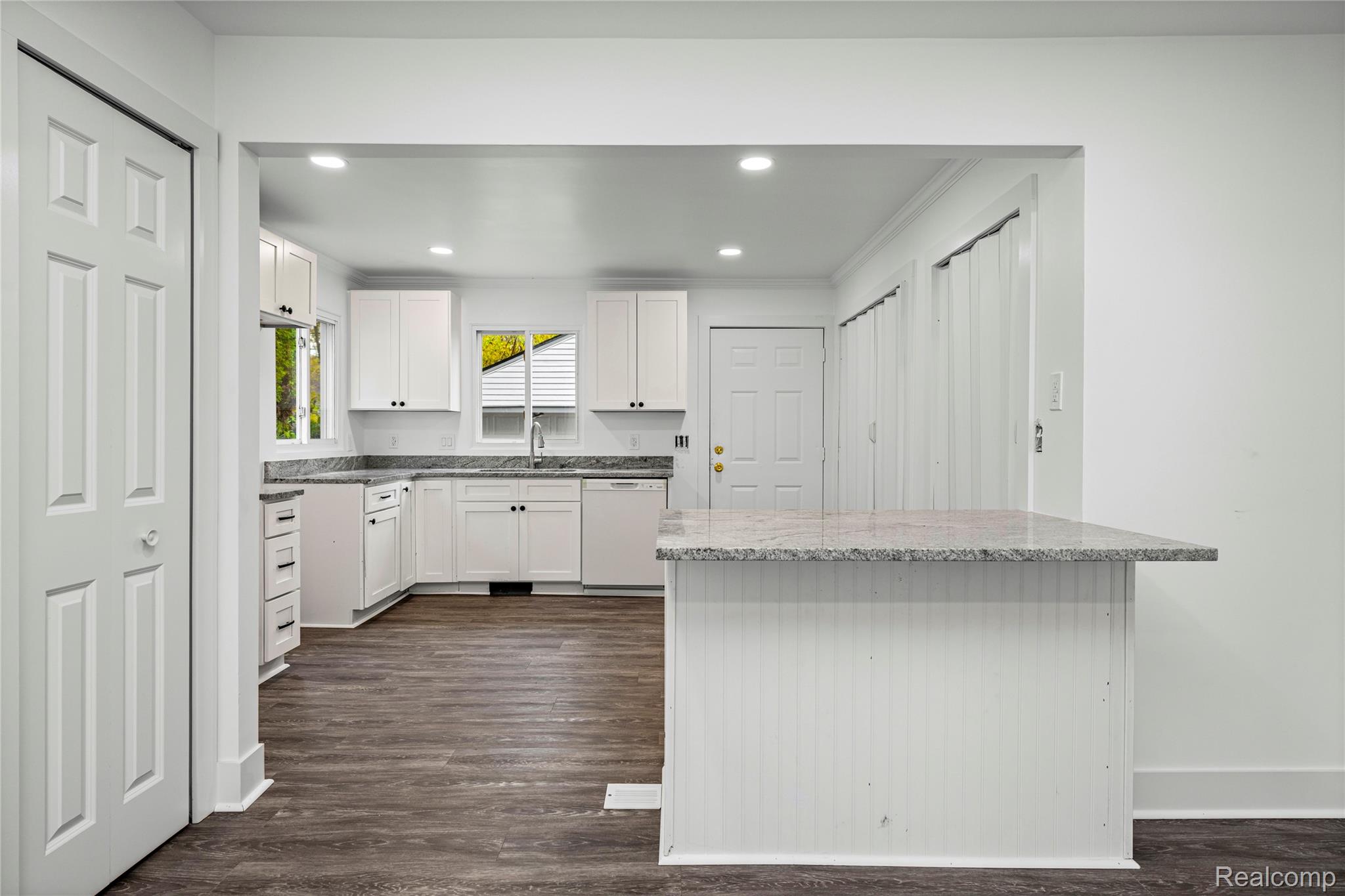 975 E Barrett Avenue