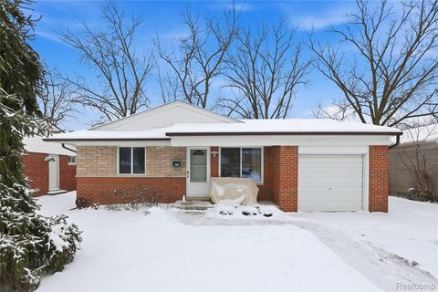 14241 Nadine Street Oak Park City MI 48237