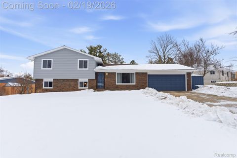 724 W Oxhill Drive White Lake Charter Township MI 48386