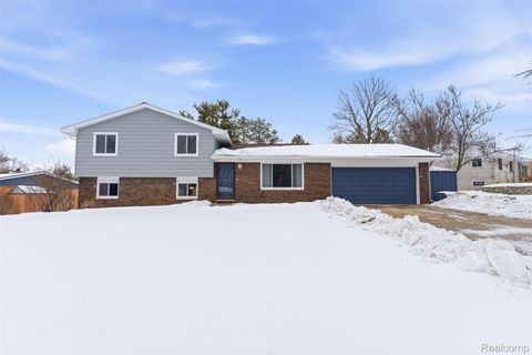 724 W Oxhill Drive White Lake Charter Township MI 48386
